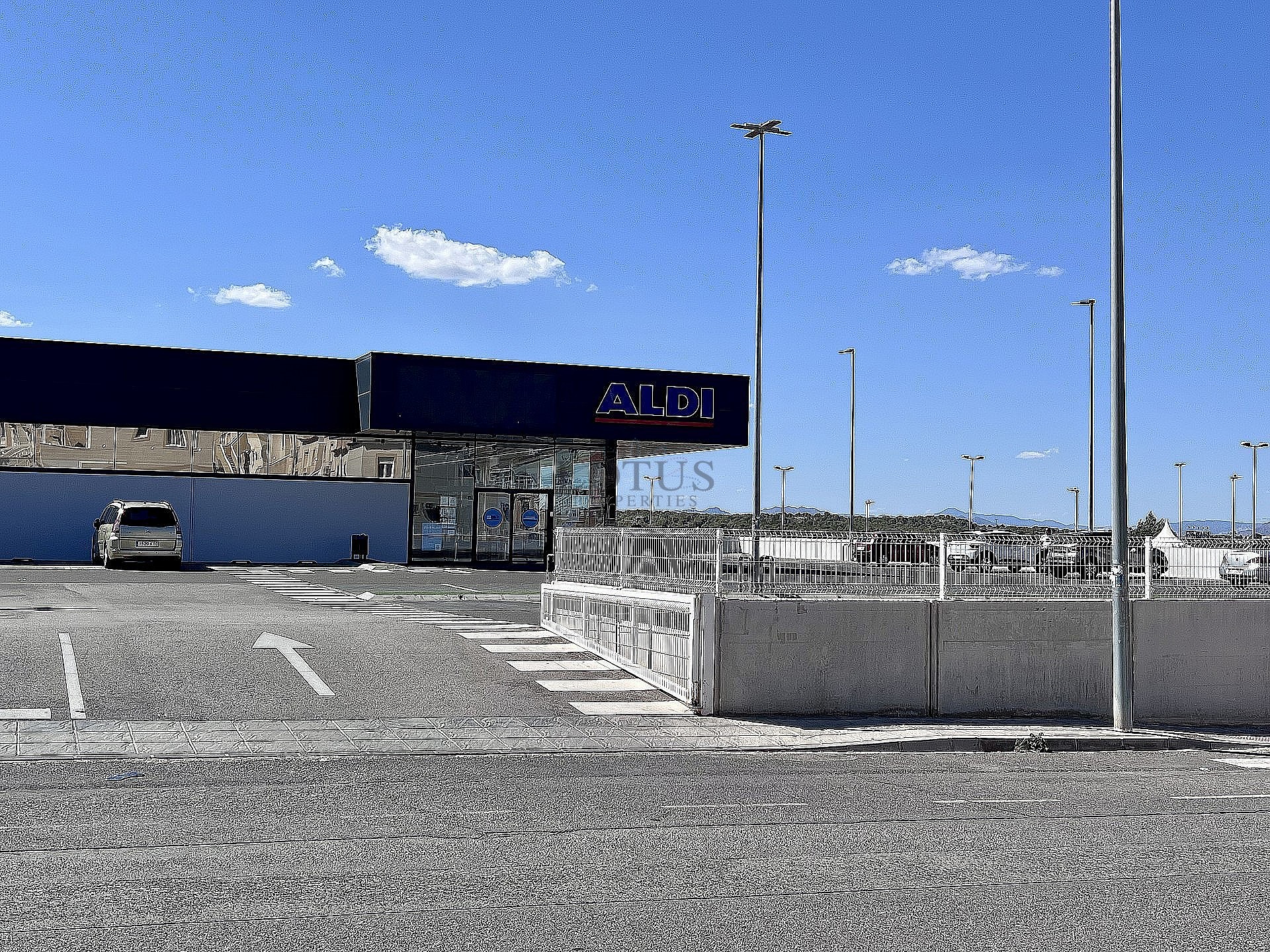 Stunning ground floor semi detached bungalow with garage - Lotus Properties