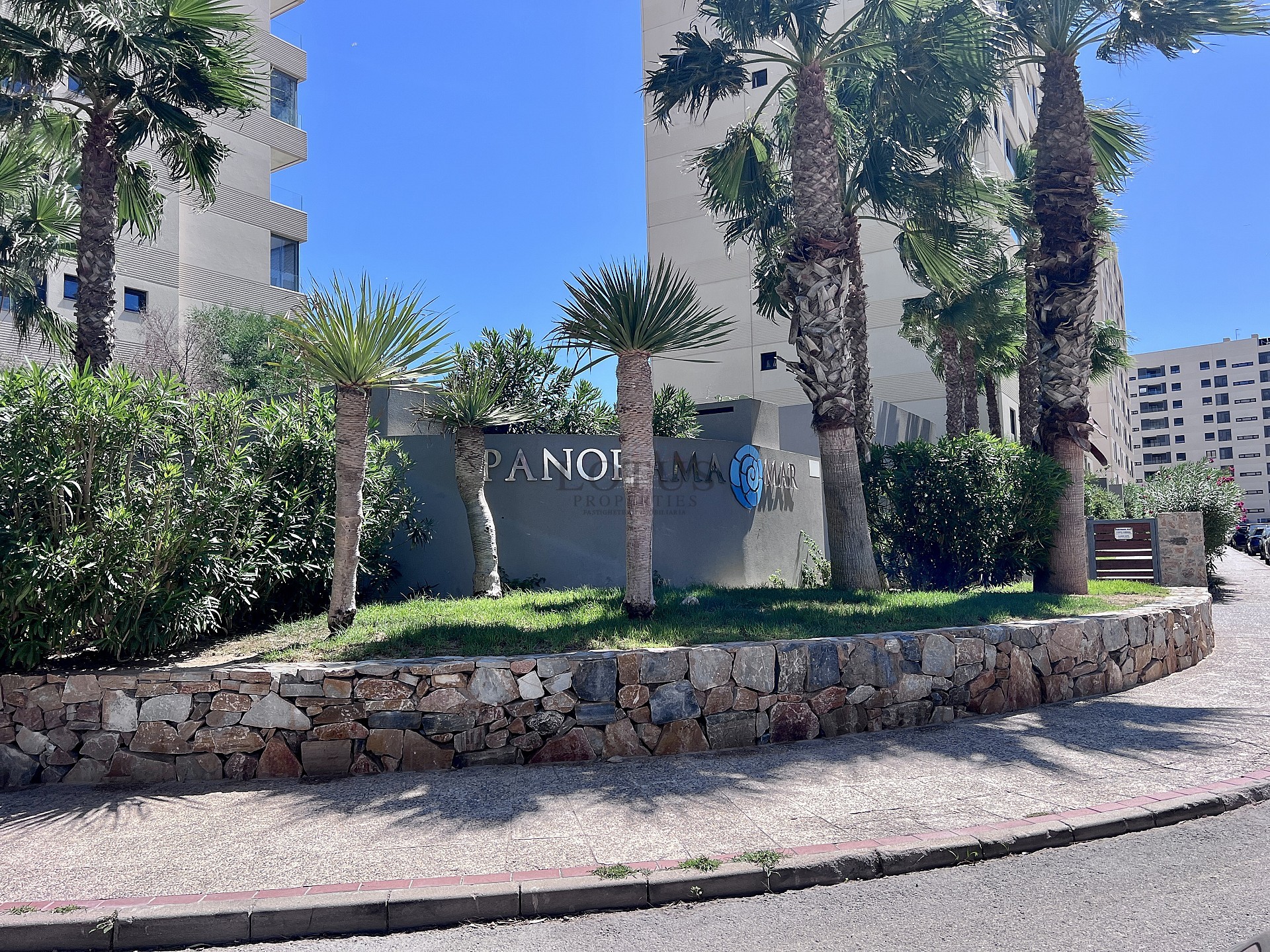 SPECTACULAR PENTHOUSE IN PUNTA PRIMA - Lotus Properties