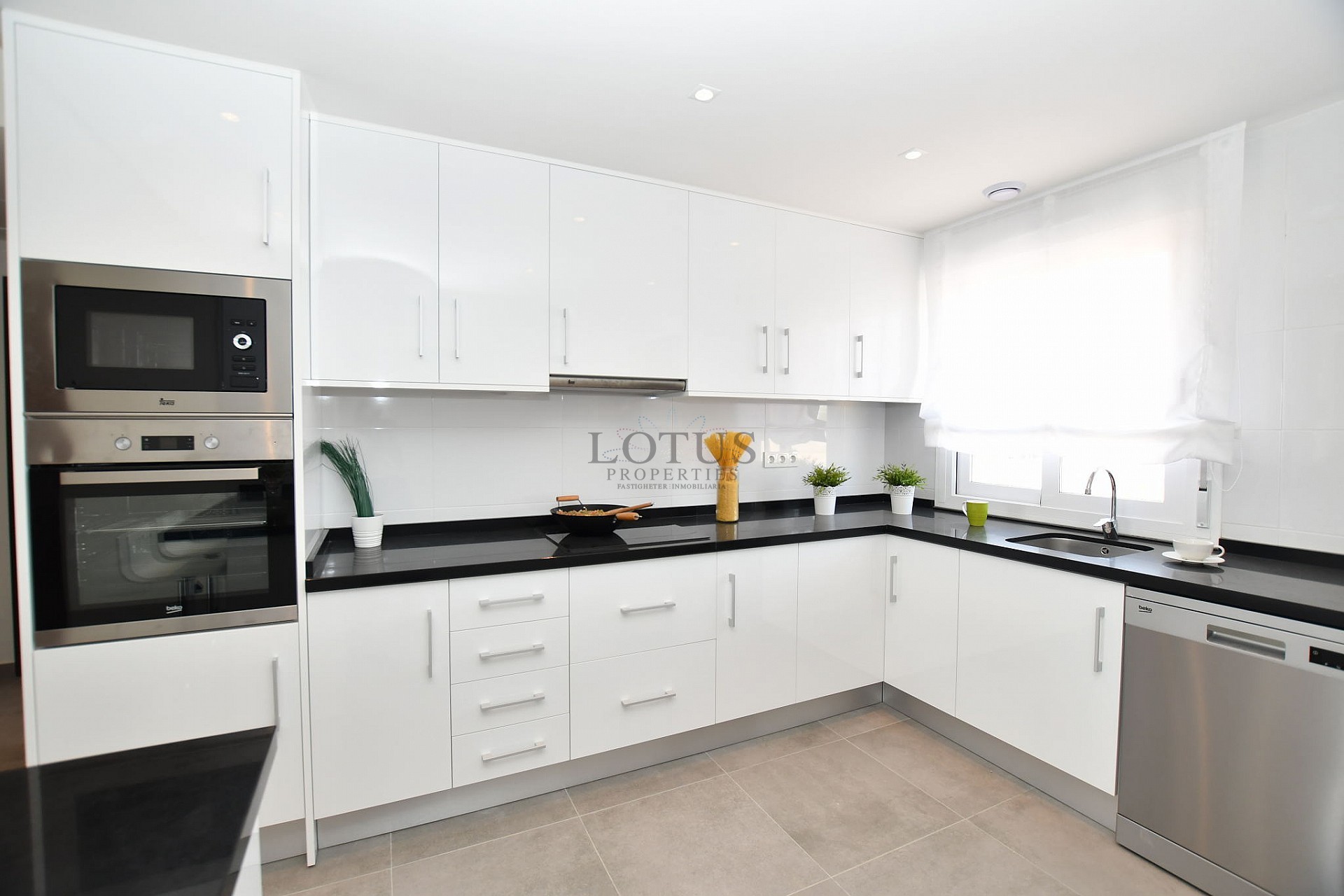 Penthouse in a beautiful residential area of ​​Sol Natura - Lotus Properties