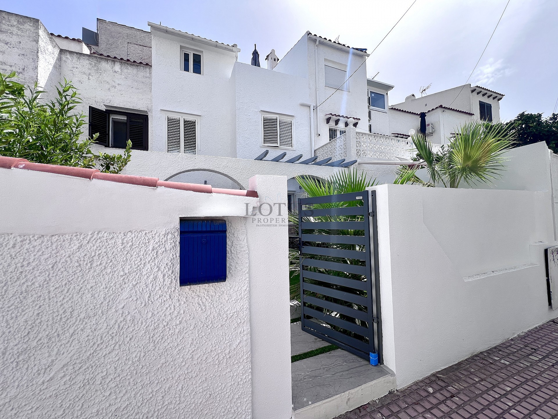 Total nyrenoverat hus i Calas Blancas, Torrevieja - Lotus Properties