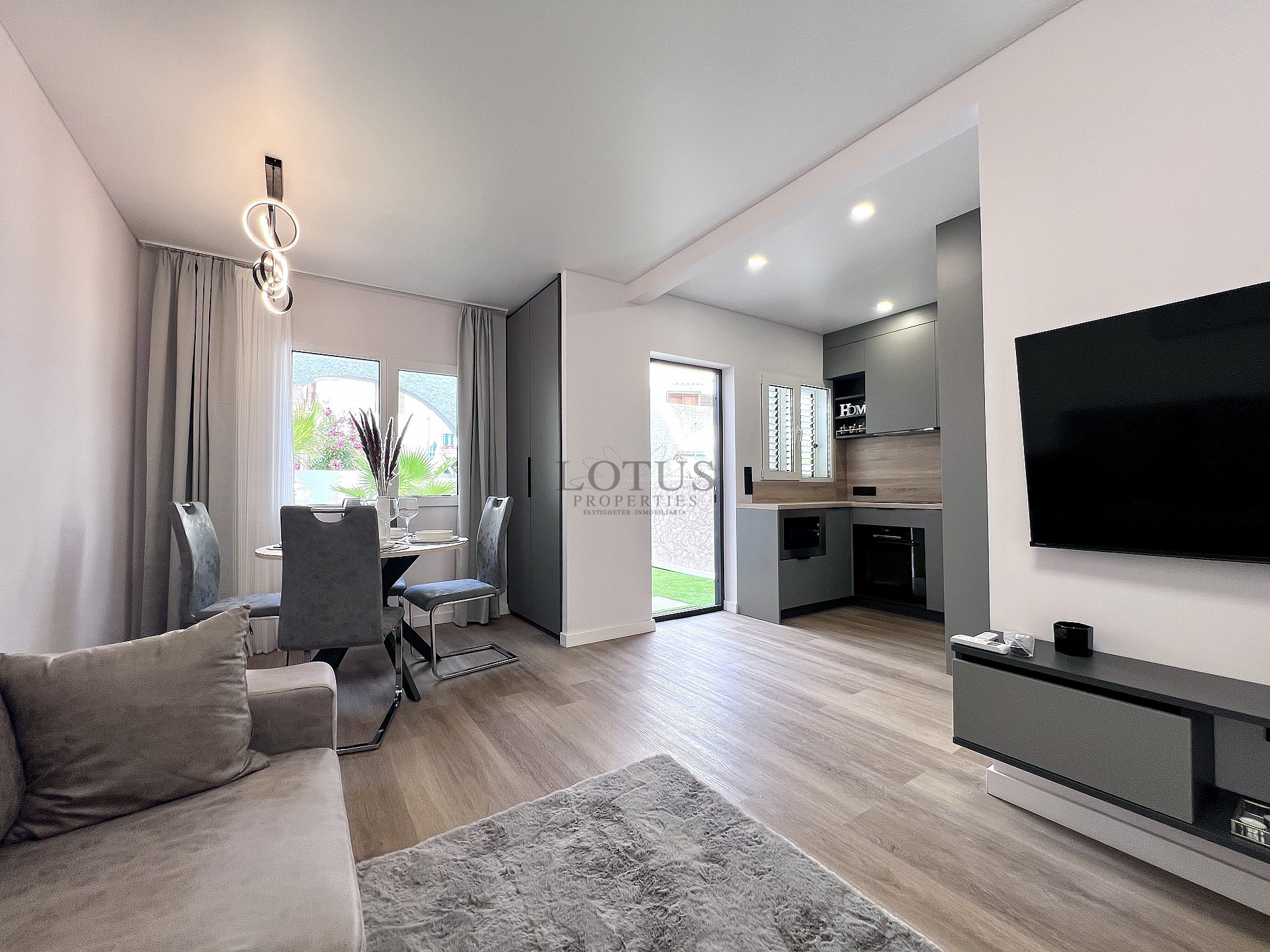 Total nyrenoverat hus i Calas Blancas, Torrevieja - Lotus Properties