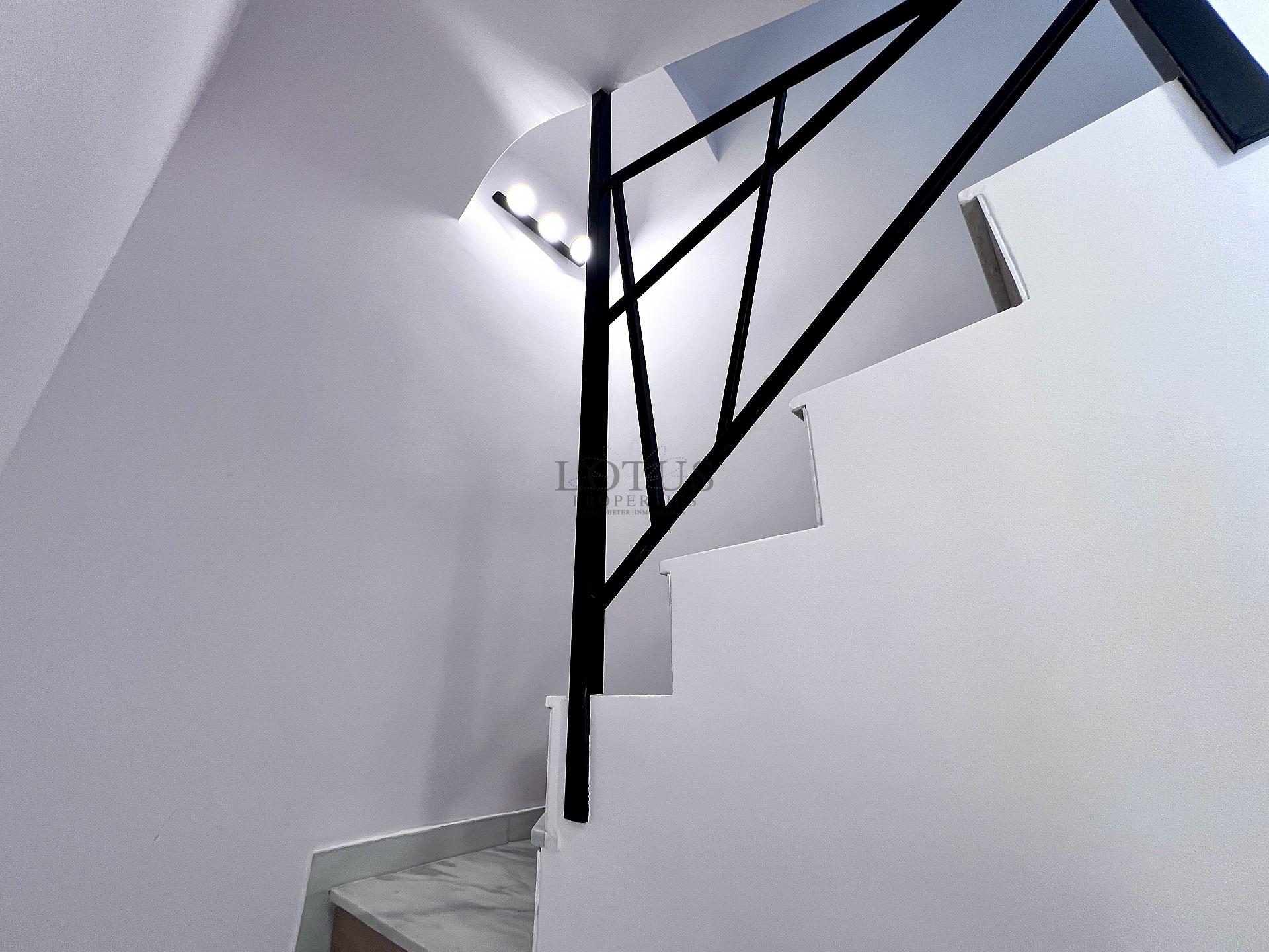 Total nyrenoverat hus i Calas Blancas, Torrevieja - Lotus Properties