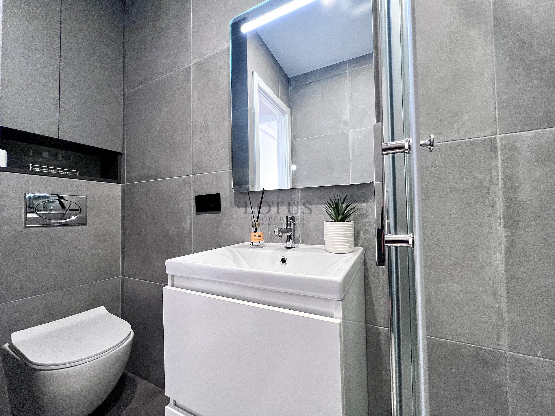 Total nyrenoverat hus i Calas Blancas, Torrevieja - Lotus Properties