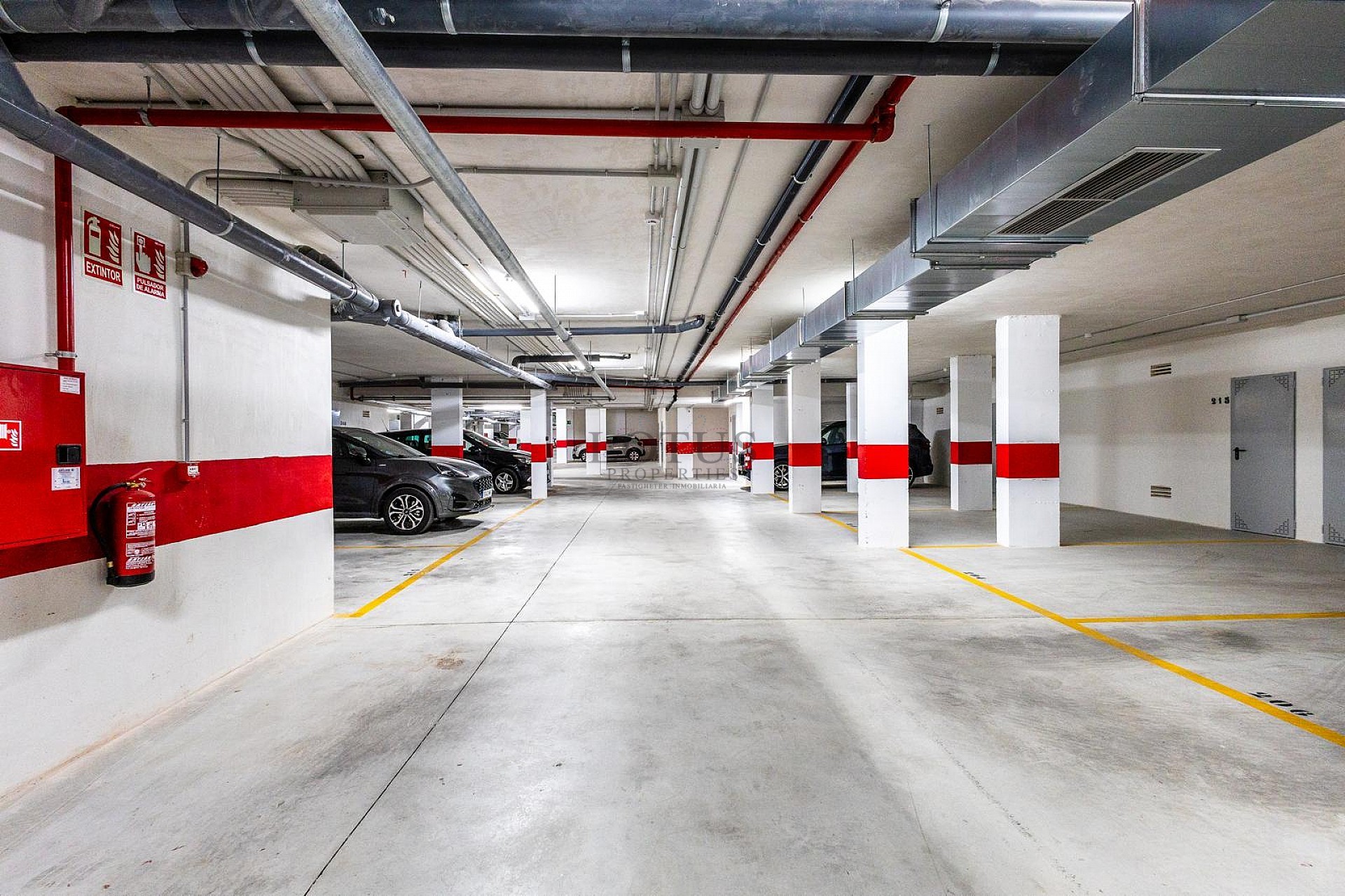 MODERN TAKVÅNING MED FANTASTISK HAVSUTSIKT OCH STOR PRIVAT TAKTERRASS. - Lotus Properties