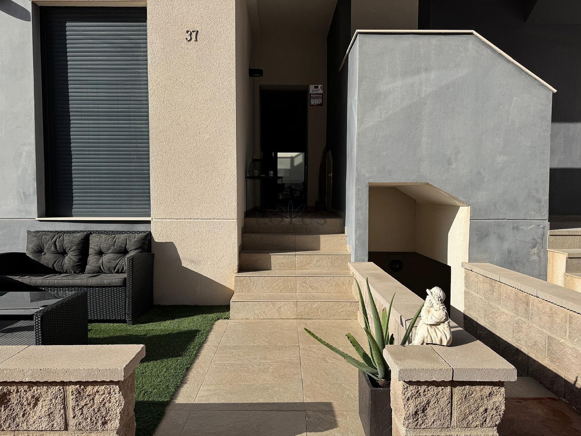 Cozy Ground Floor Bungalow with Modern Amenities in Guardamar del Segura. - Lotus Properties