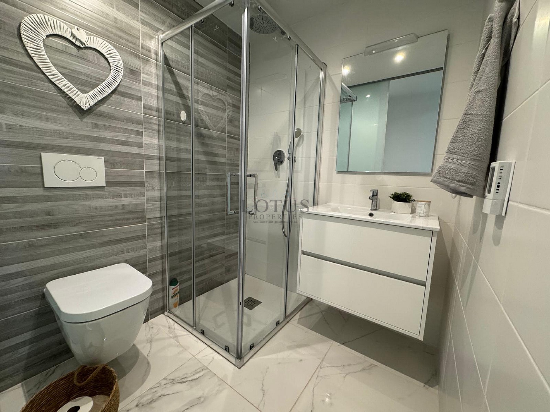 Cozy Ground Floor Bungalow with Modern Amenities in Guardamar del Segura. - Lotus Properties