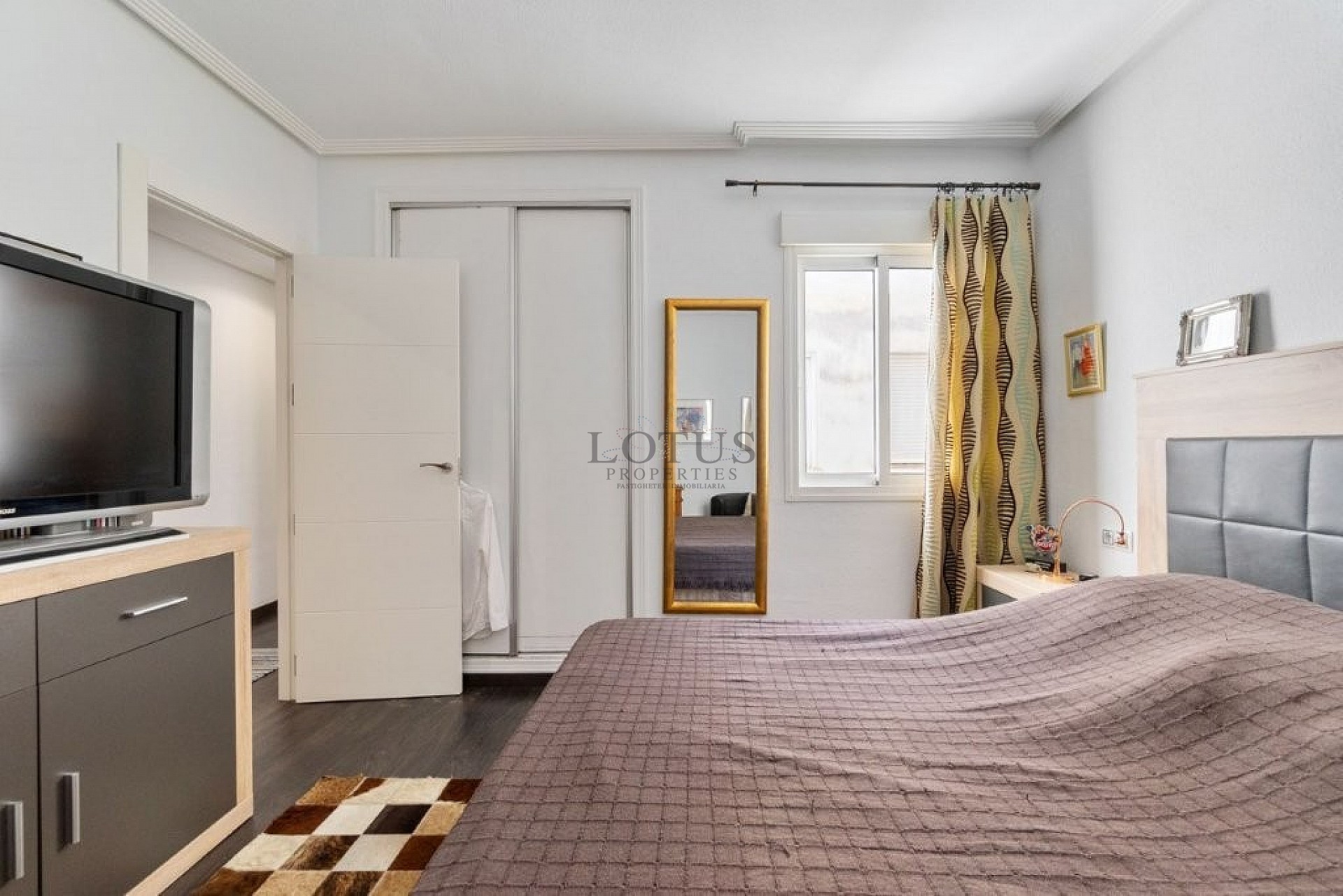 Renoverad Lägenhet med stor terrass och närhet till centrum - Lotus Properties