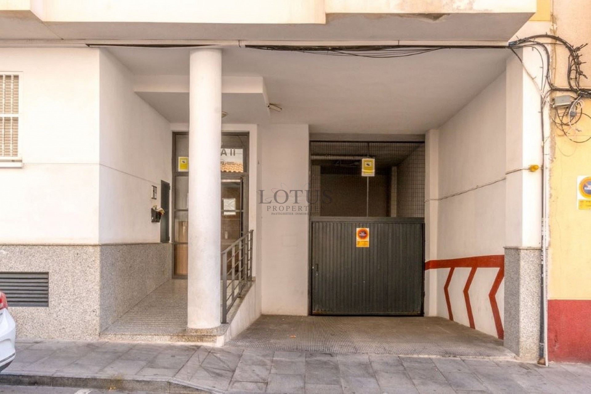 Renoverad Lägenhet med stor terrass och närhet till centrum - Lotus Properties