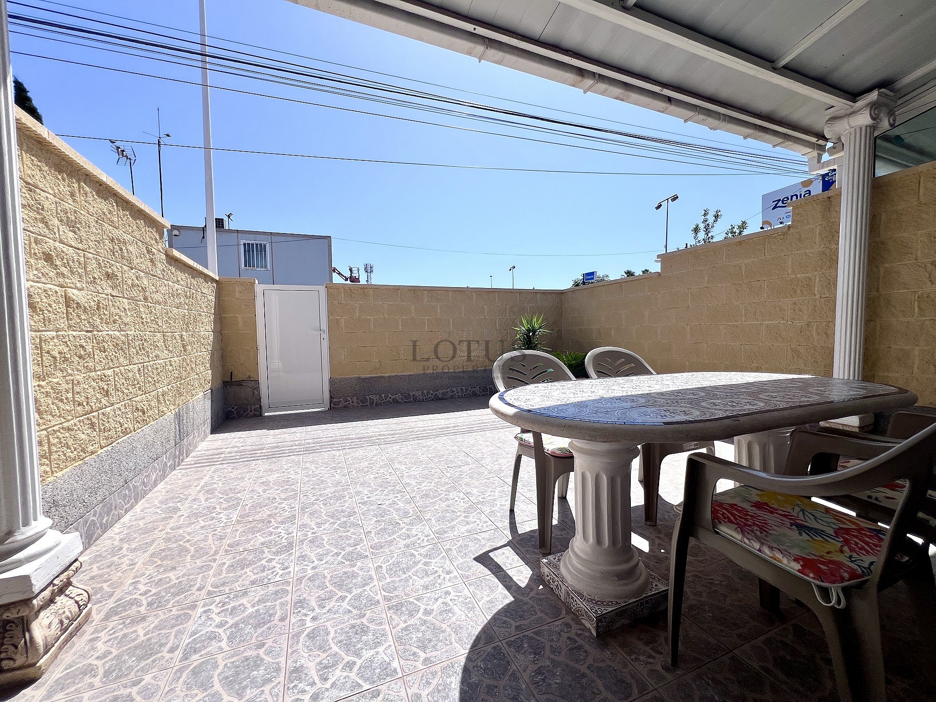Newly renovated one-story townhouse in Torreta - Lotus Properties