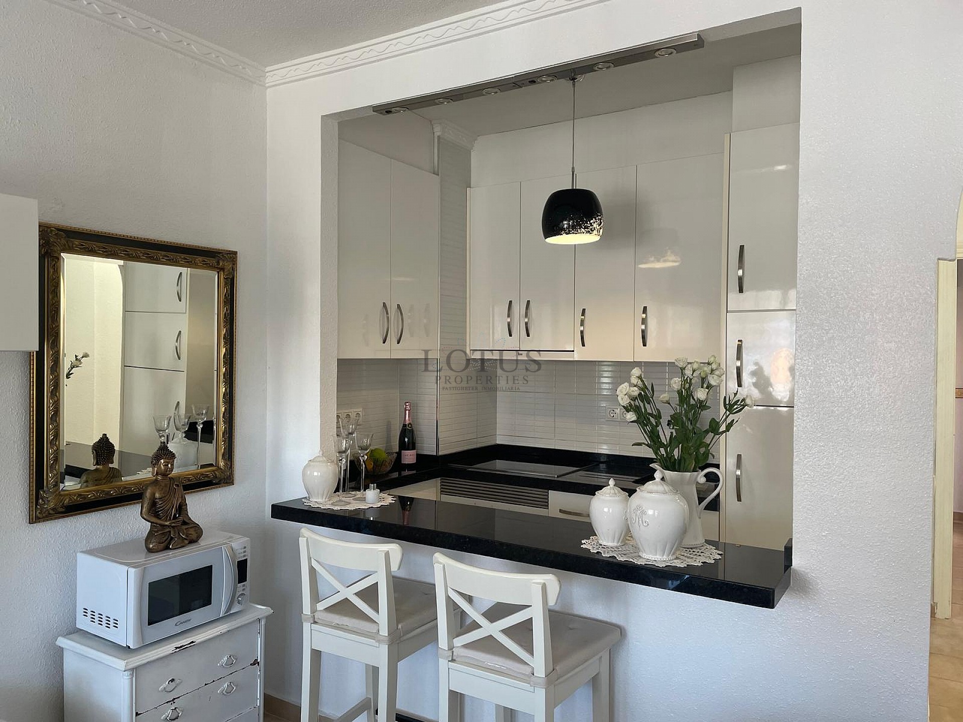 Cozy apartment with 2 balconies only 550 meters to Playa Los Locos - Lotus Properties