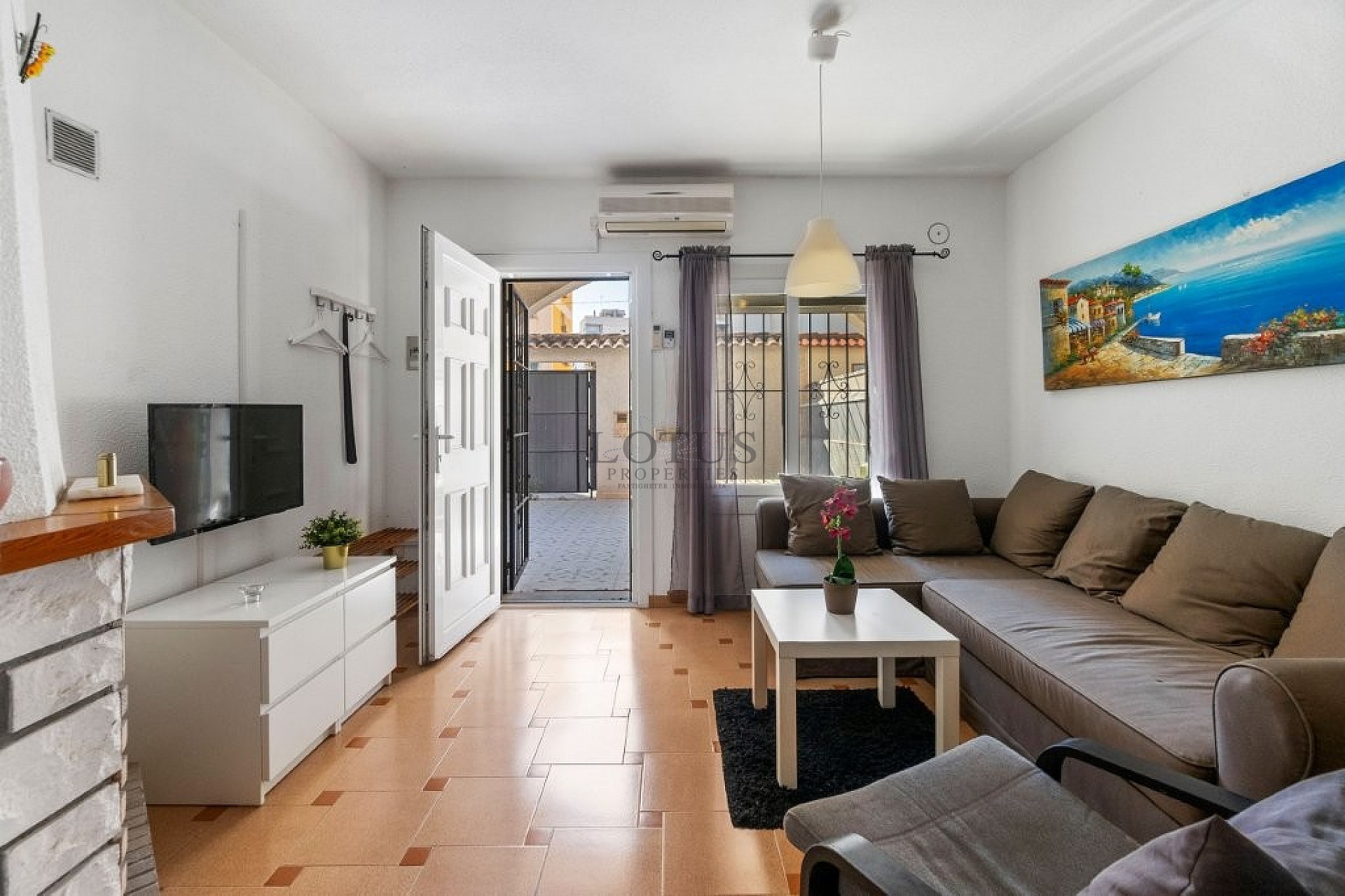 Spacious corner townhouse with 4 bedrooms and several terraces - Lotus Properties