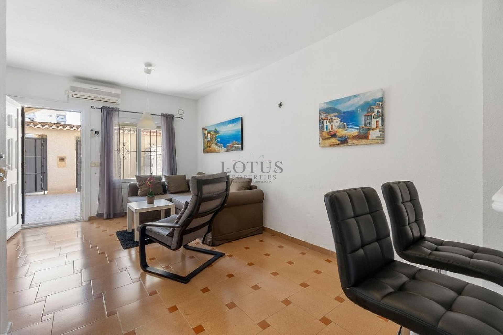 Spacious corner townhouse with 4 bedrooms and several terraces - Lotus Properties
