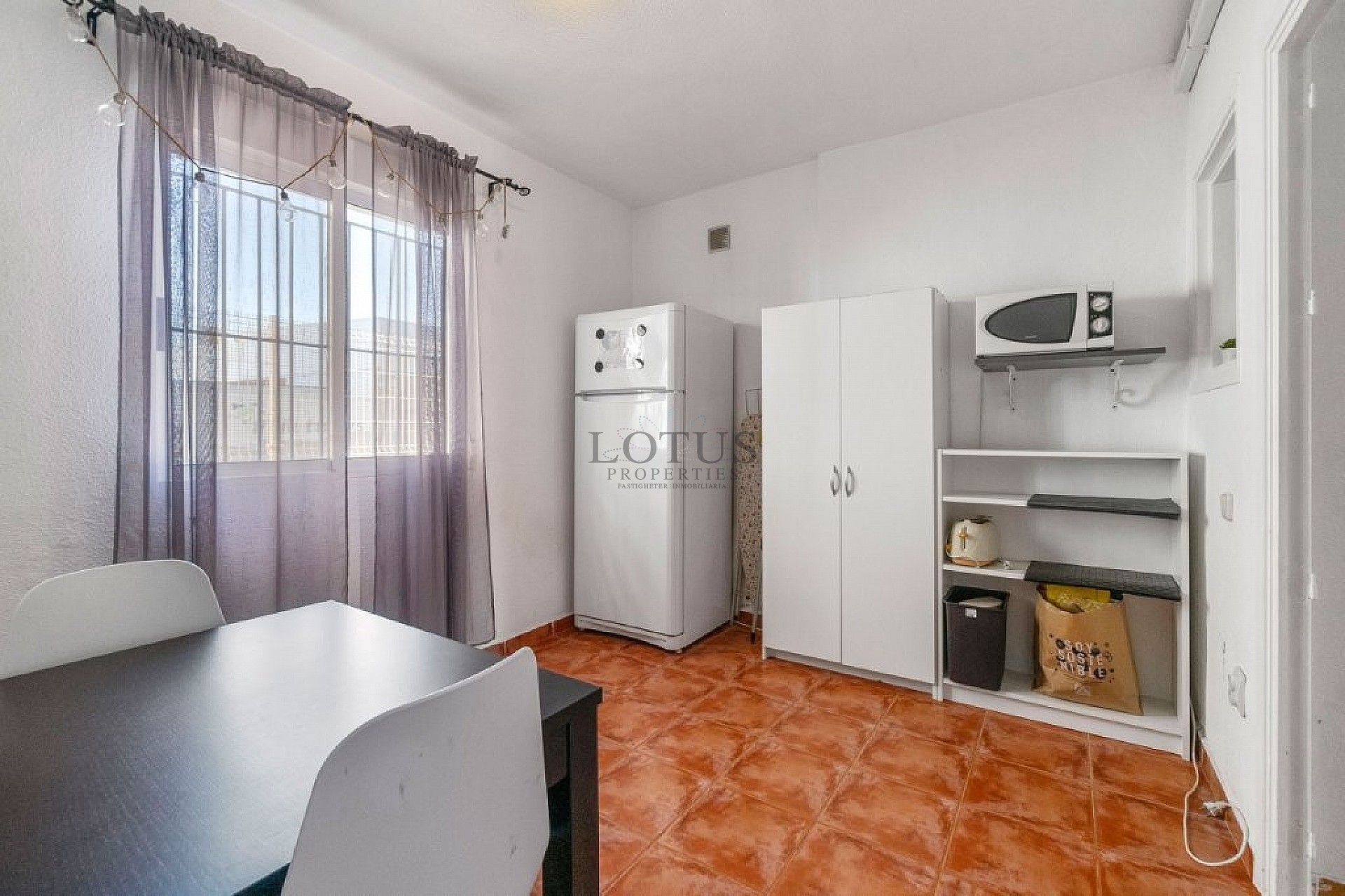 Spacious corner townhouse with 4 bedrooms and several terraces - Lotus Properties
