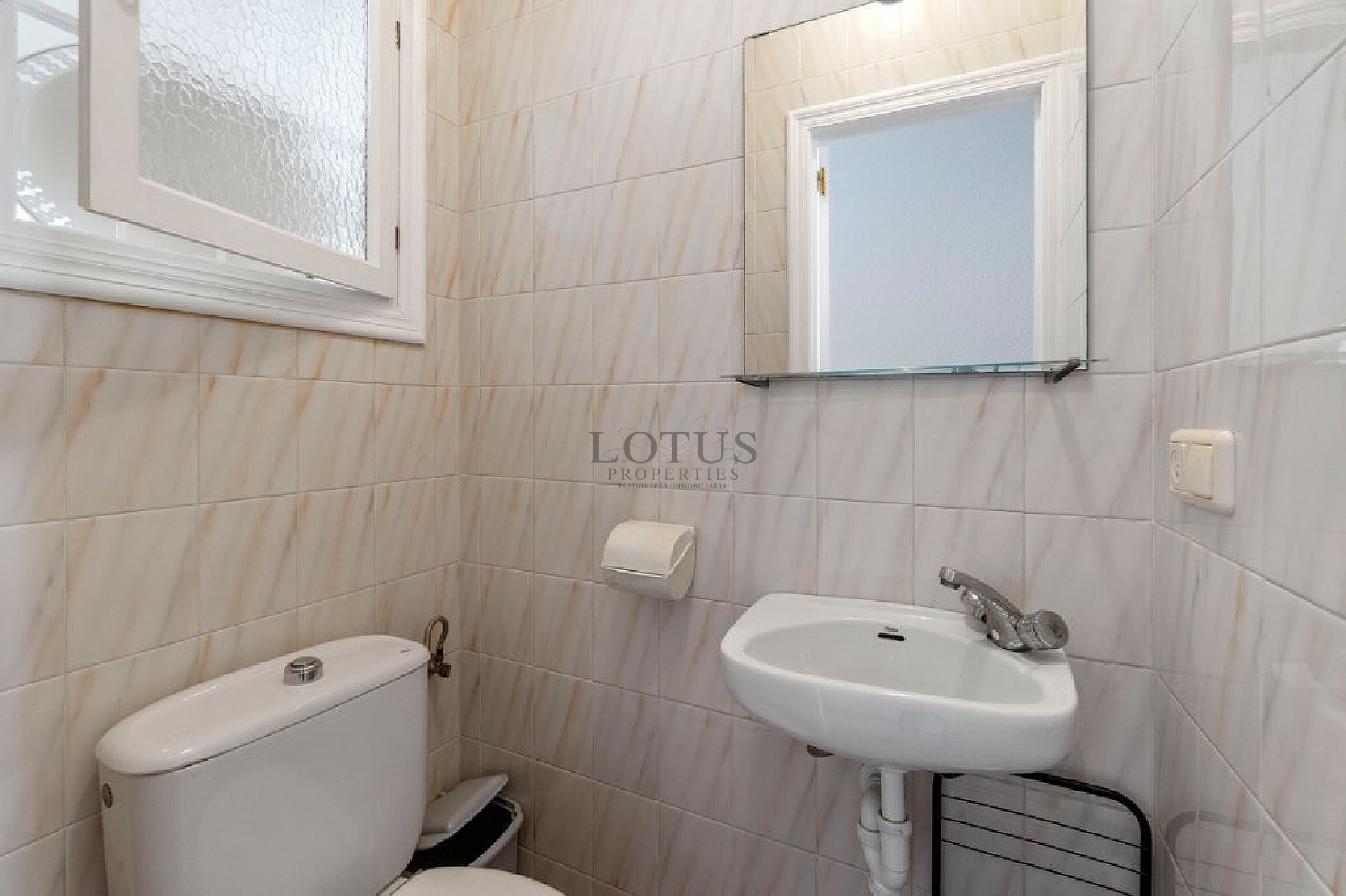 Spacious corner townhouse with 4 bedrooms and several terraces - Lotus Properties