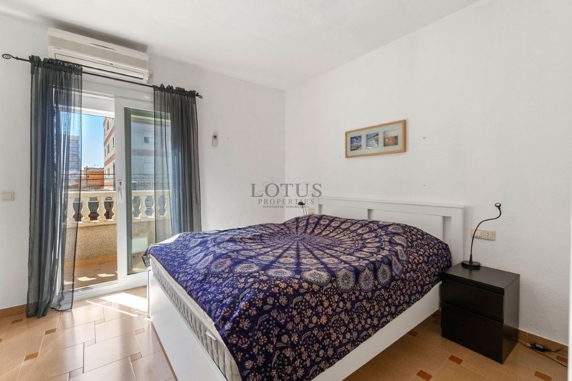 Spacious corner townhouse with 4 bedrooms and several terraces - Lotus Properties