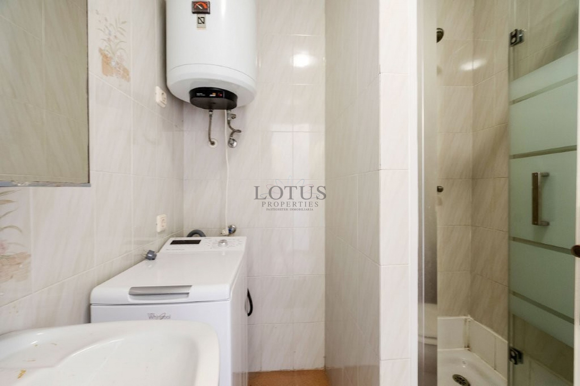 Spacious corner townhouse with 4 bedrooms and several terraces - Lotus Properties