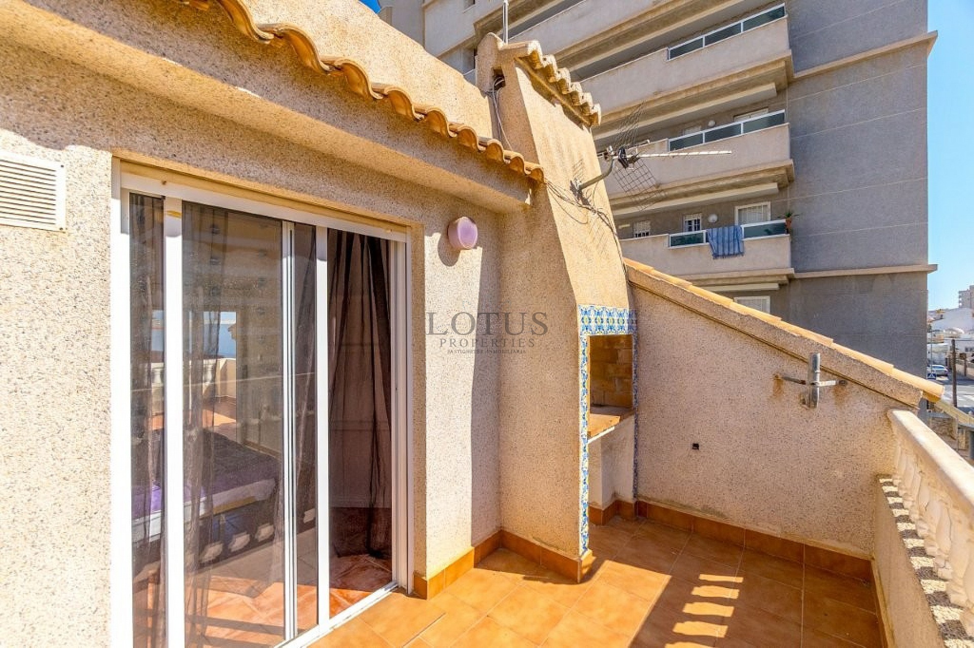 Spacious corner townhouse with 4 bedrooms and several terraces - Lotus Properties