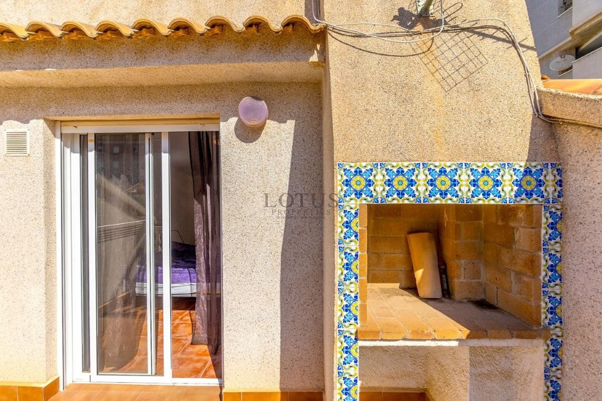 Spacious corner townhouse with 4 bedrooms and several terraces - Lotus Properties