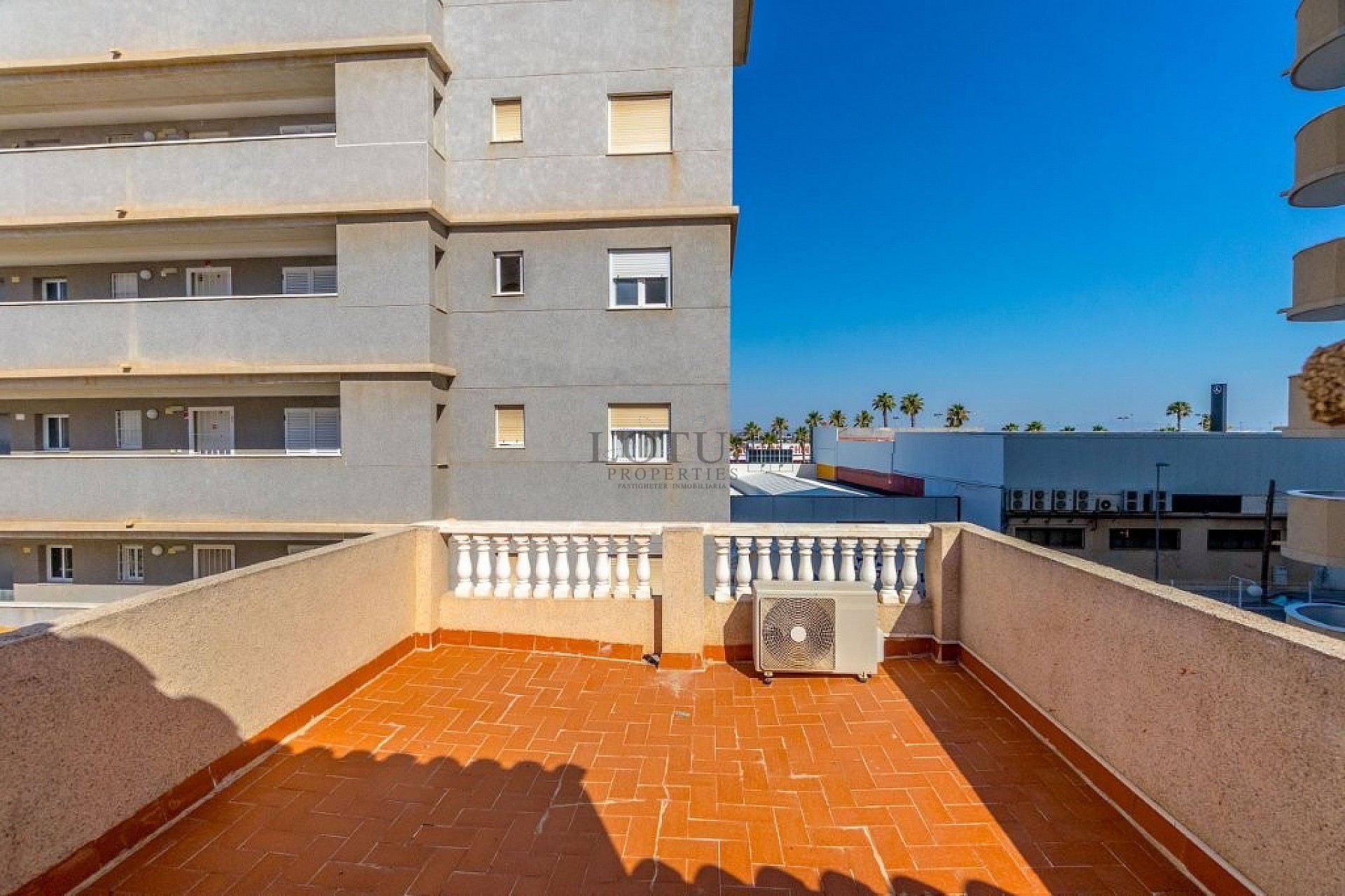 Spacious corner townhouse with 4 bedrooms and several terraces - Lotus Properties