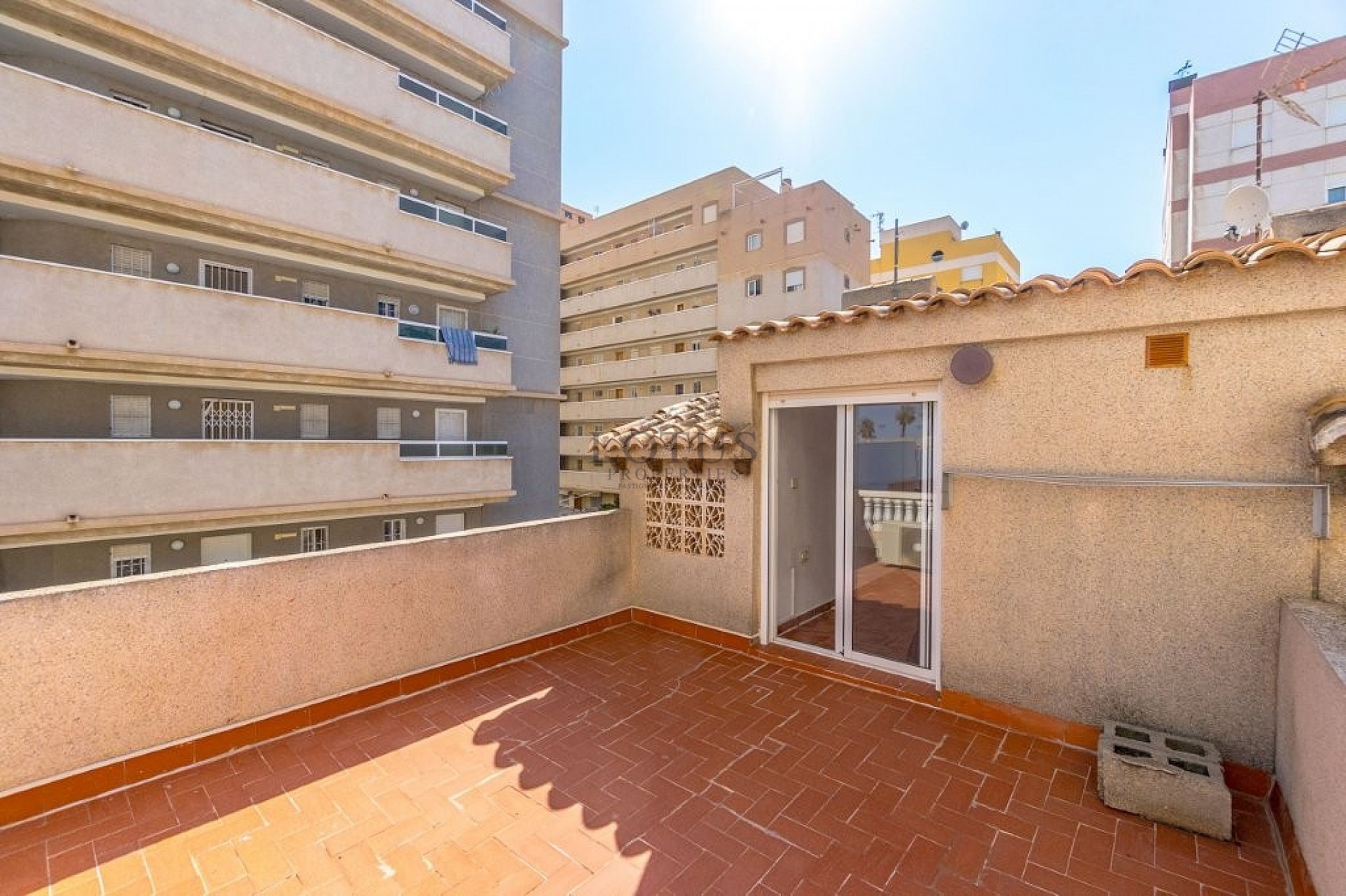 Spacious corner townhouse with 4 bedrooms and several terraces - Lotus Properties