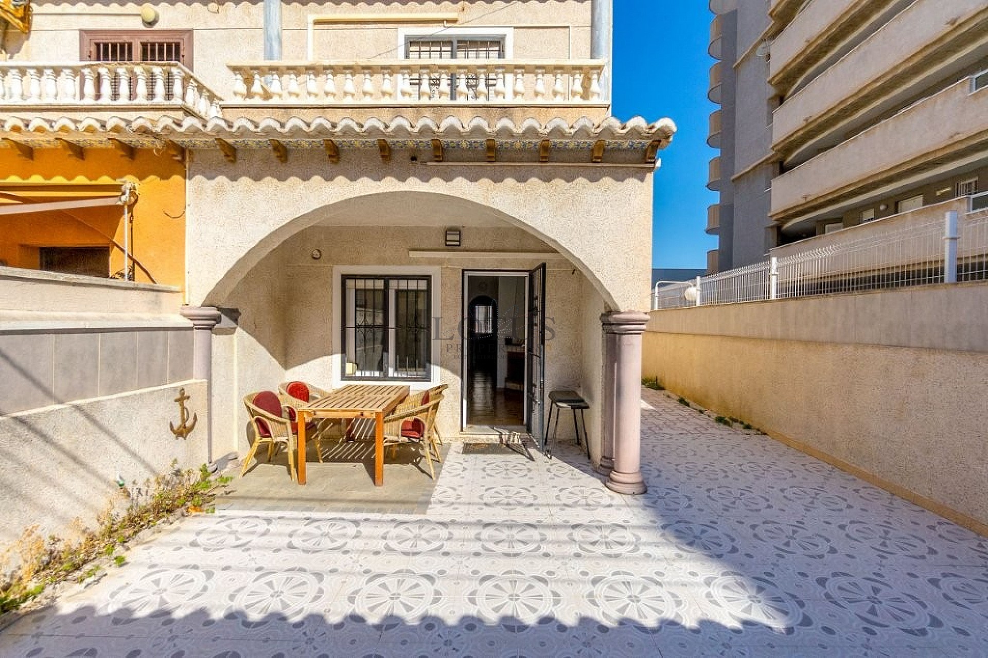 Spacious corner townhouse with 4 bedrooms and several terraces - Lotus Properties