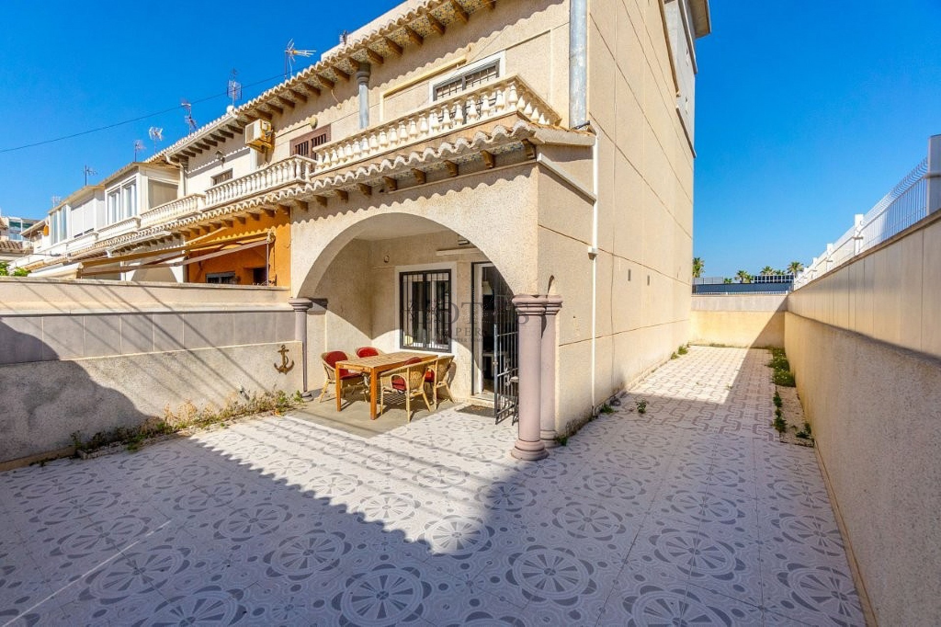 Spacious corner townhouse with 4 bedrooms and several terraces - Lotus Properties