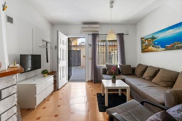 Rymligt hörnradhus med 4 sovrum och flera terrasser - Lotus Properties
