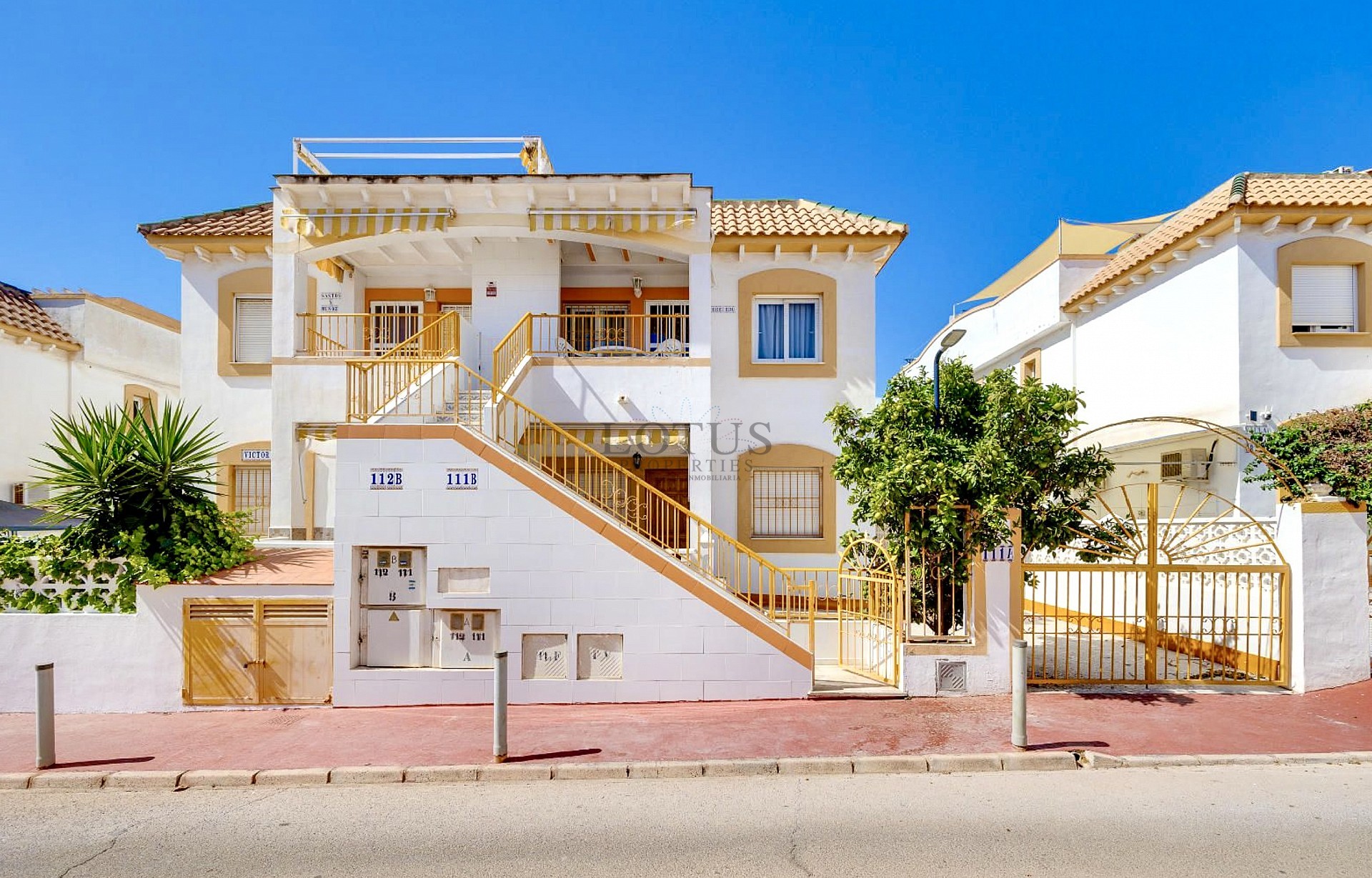 Charmig bungalow på översta våningen, endast 800 meter från stranden - Lotus Properties