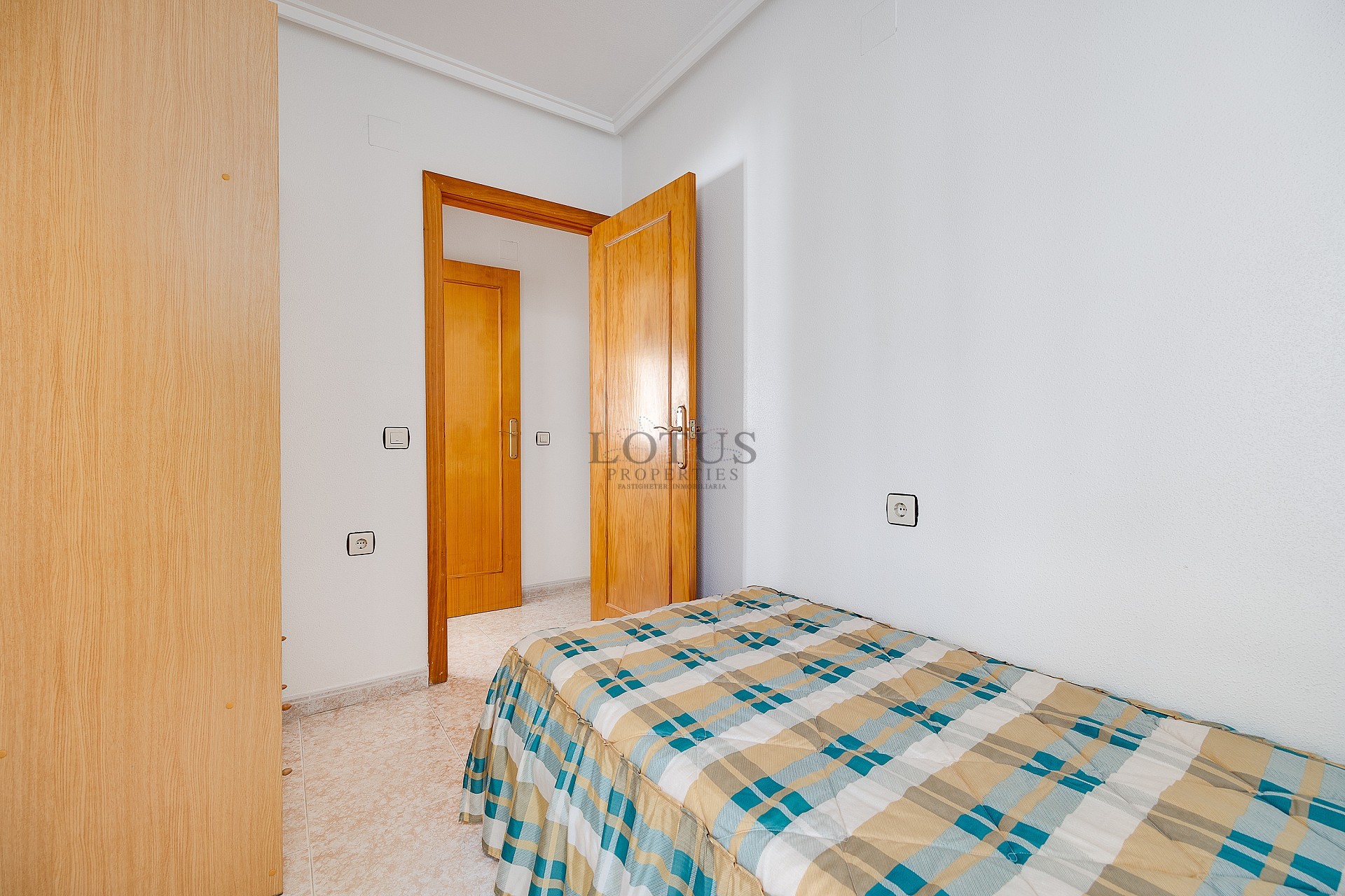 Charmig bungalow på översta våningen, endast 800 meter från stranden - Lotus Properties