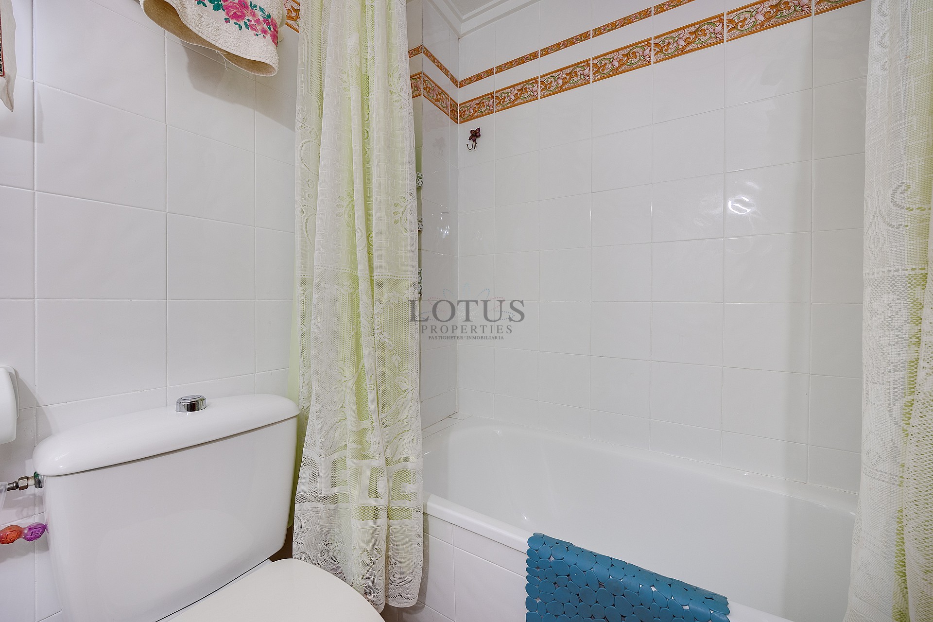 Charmig bungalow på översta våningen, endast 800 meter från stranden - Lotus Properties