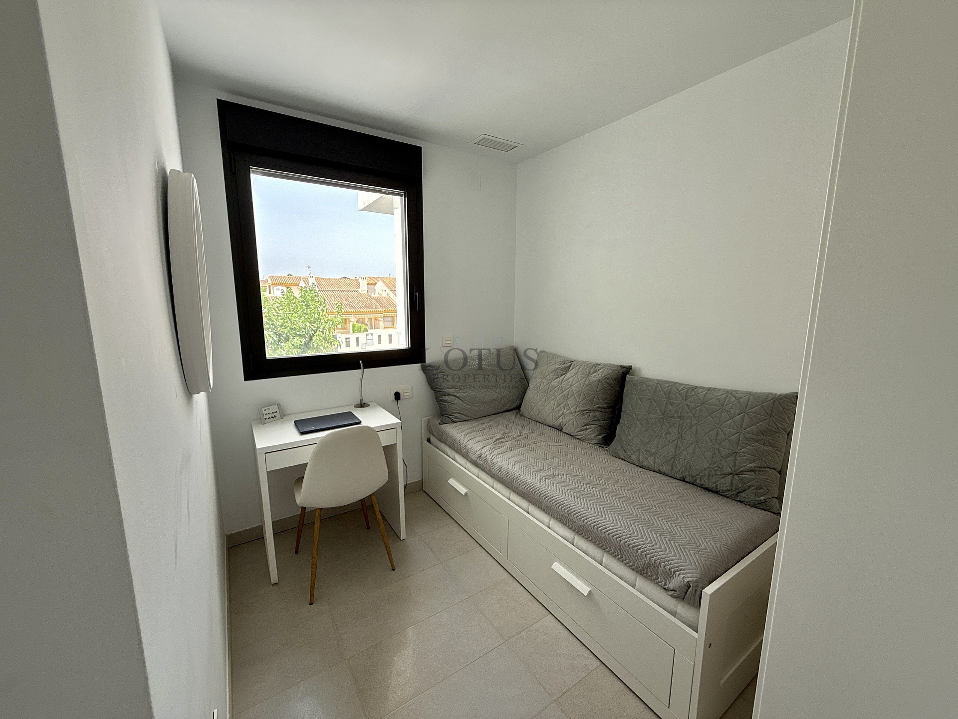 EXKLUSIV TAKVÅNING MED 3 SOVRUM MED STOR TERRASS OCH HAVSUTSIKT - Lotus Properties