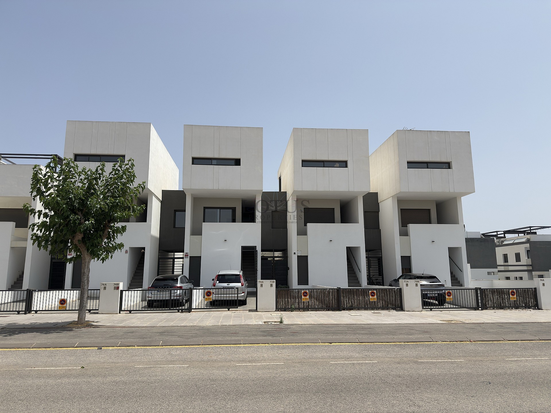 EXKLUSIV TAKVÅNING MED 3 SOVRUM MED STOR TERRASS OCH HAVSUTSIKT - Lotus Properties