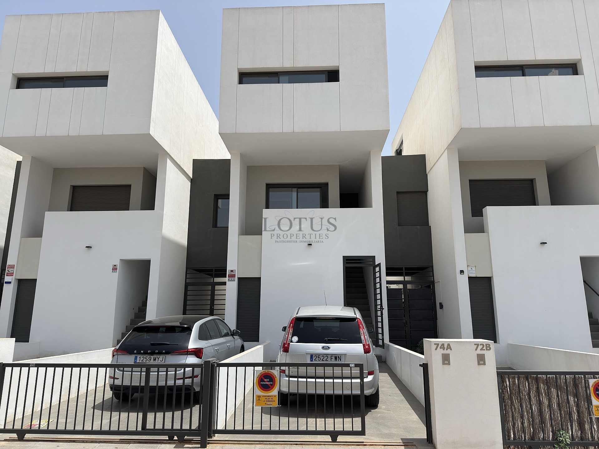 EXKLUSIV TAKVÅNING MED 3 SOVRUM MED STOR TERRASS OCH HAVSUTSIKT - Lotus Properties