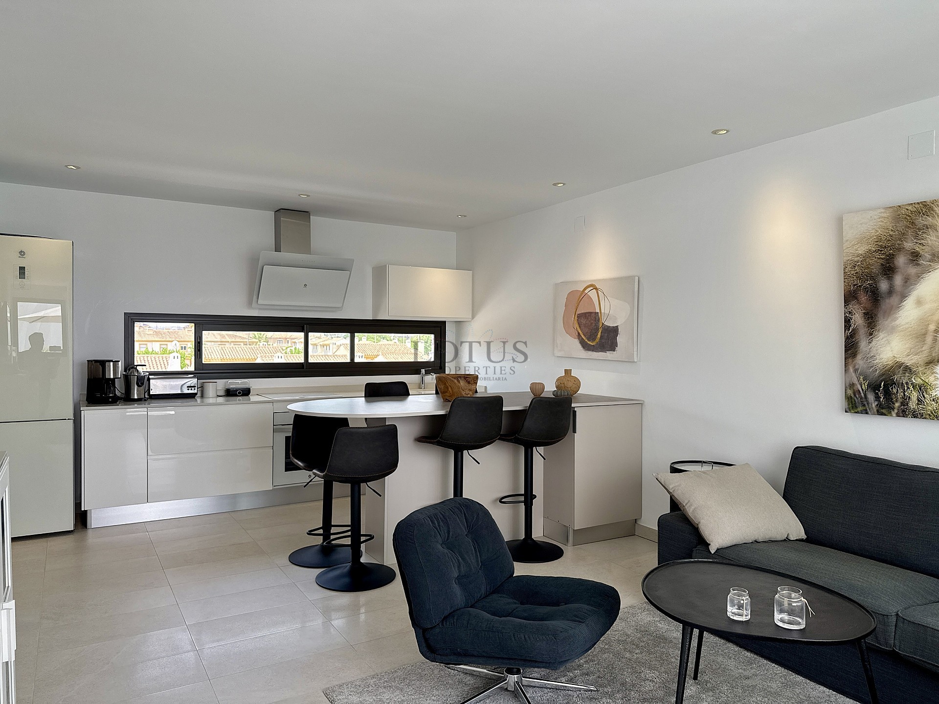 EXKLUSIV TAKVÅNING MED 3 SOVRUM MED STOR TERRASS OCH HAVSUTSIKT - Lotus Properties