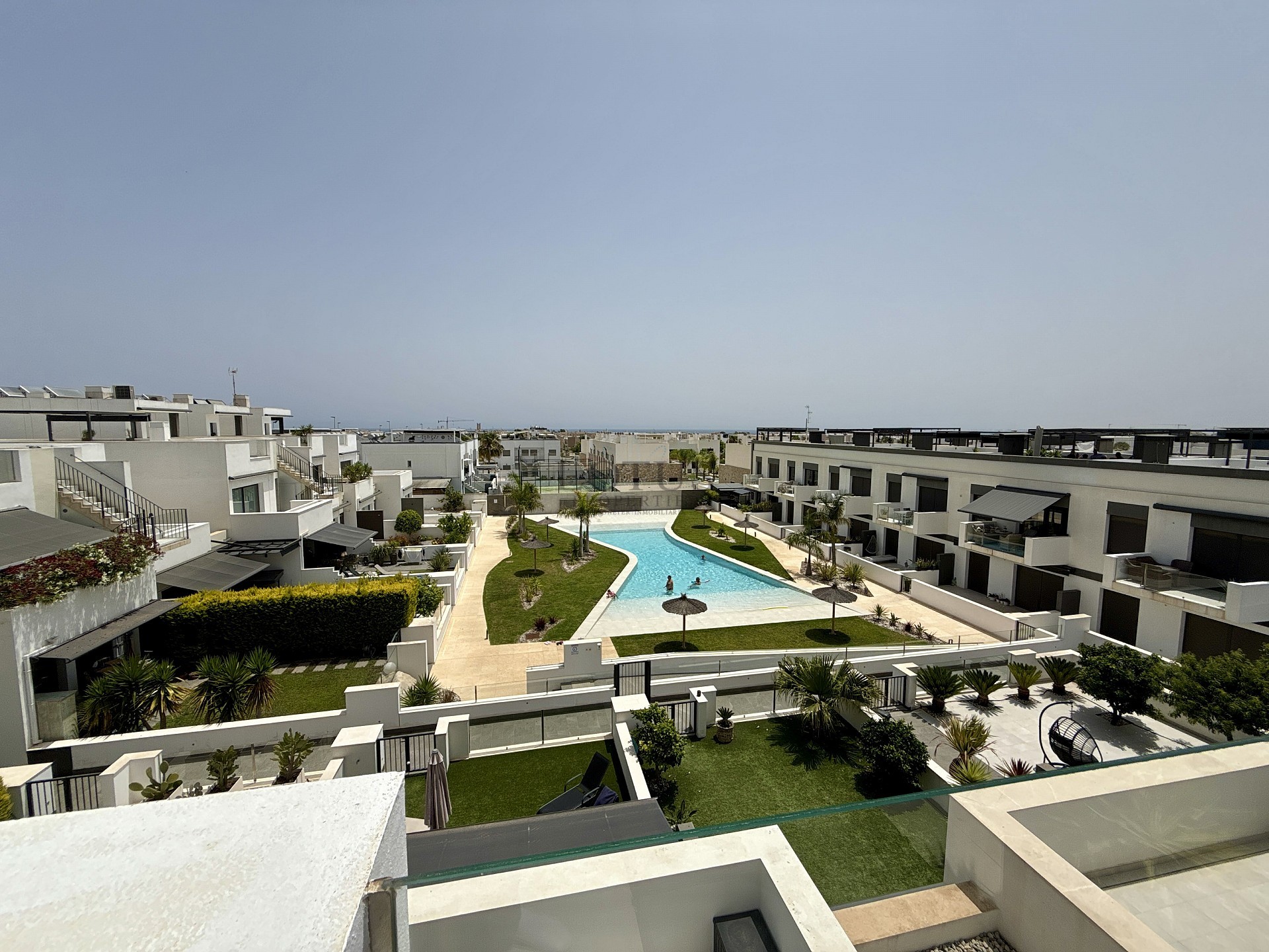 EXKLUSIV TAKVÅNING MED 3 SOVRUM MED STOR TERRASS OCH HAVSUTSIKT - Lotus Properties