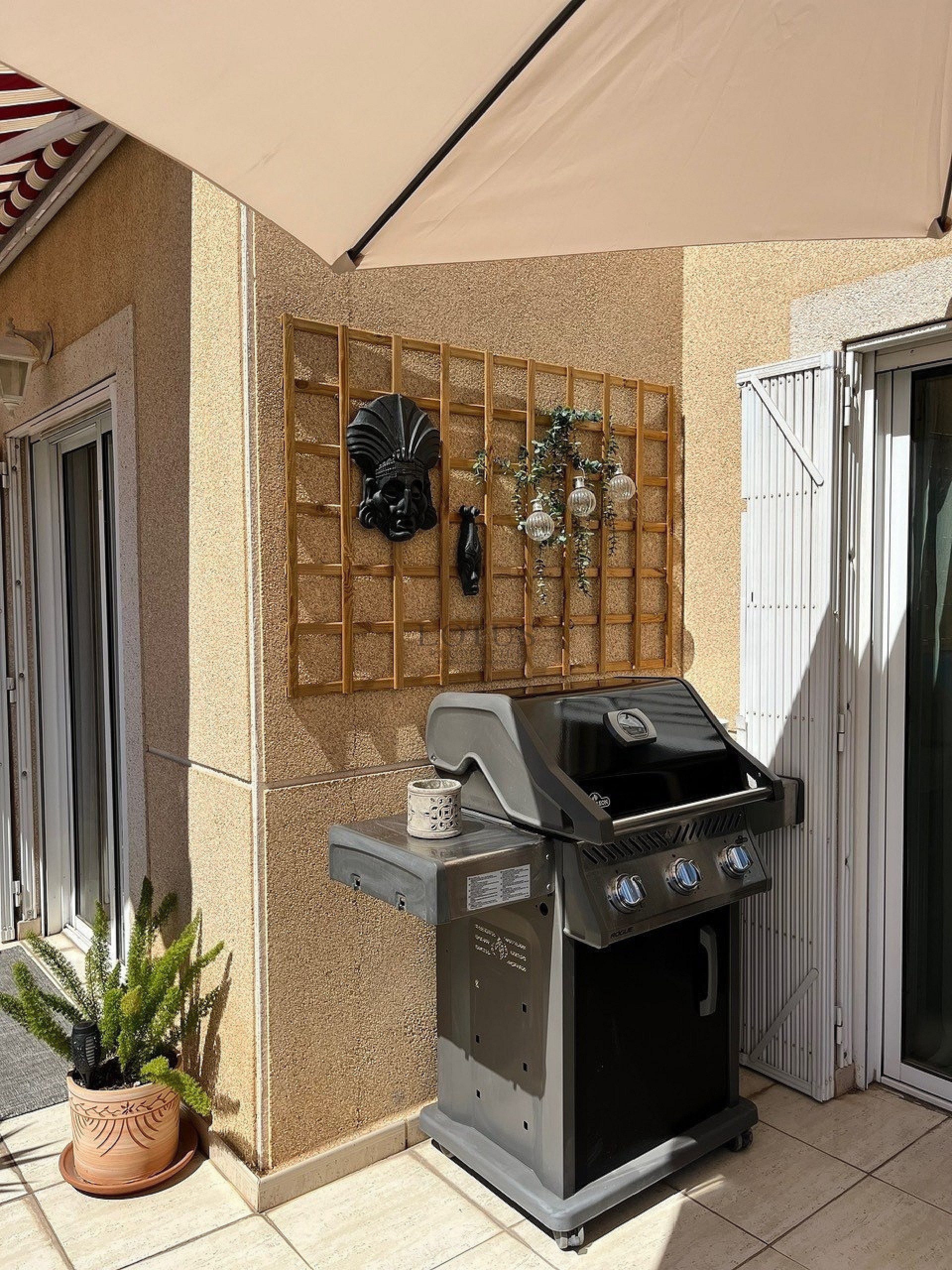 South facing topfloor bungalow with large terrace near Torrevieja City Centre - Lotus Properties