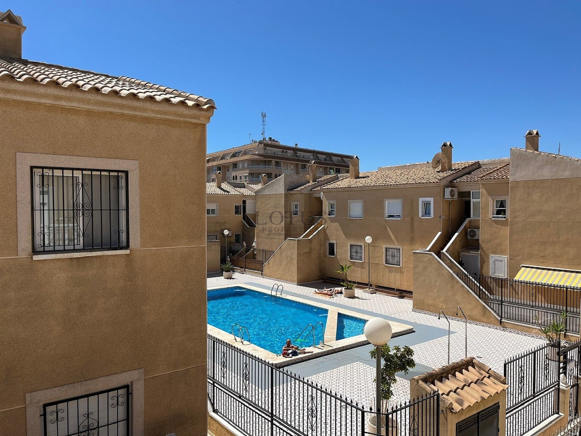 South facing topfloor bungalow with large terrace near Torrevieja City Centre - Lotus Properties