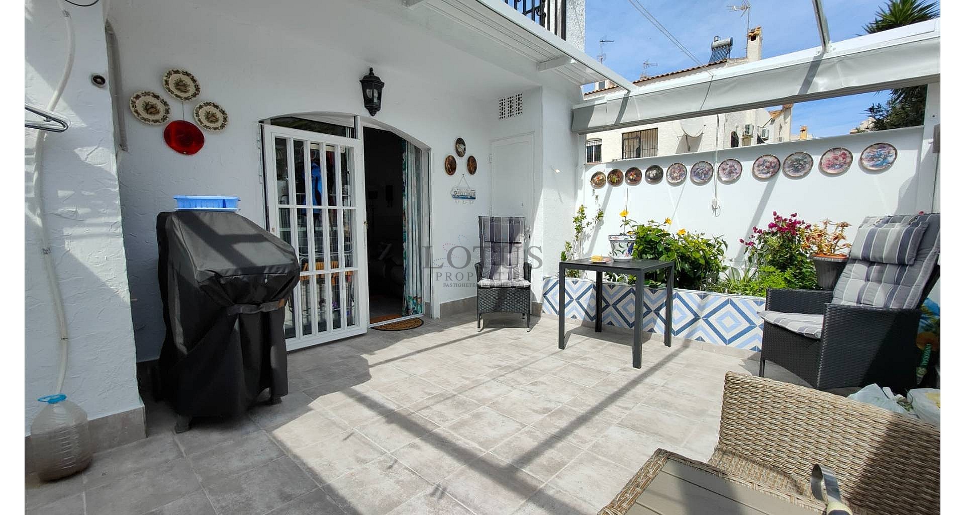 Renoverad modern bungalow i Nueva Torrevieja - Lotus Properties