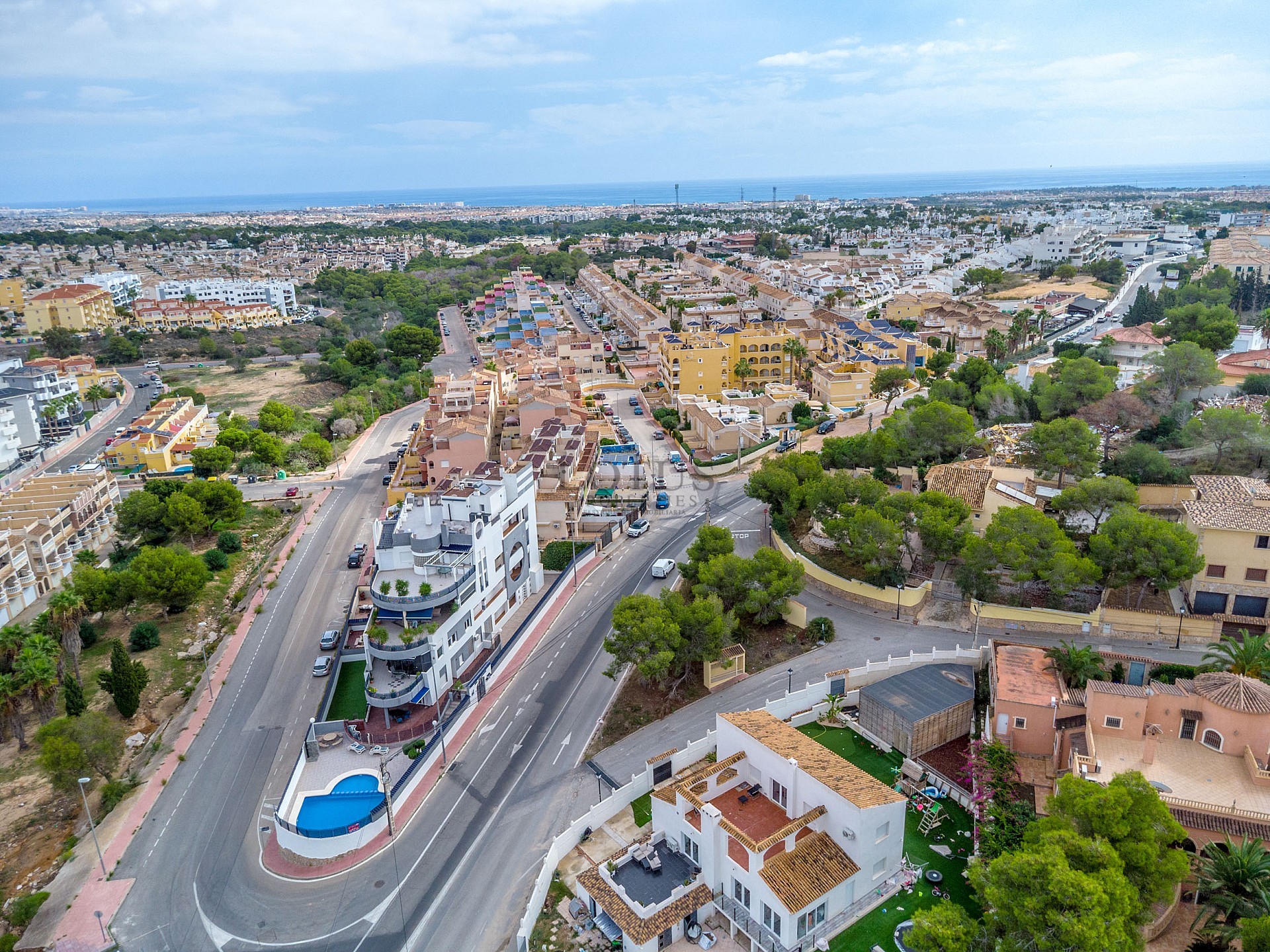 Fin lägenhet i Villamartin med stor terrass, garage och förråd - Lotus Properties