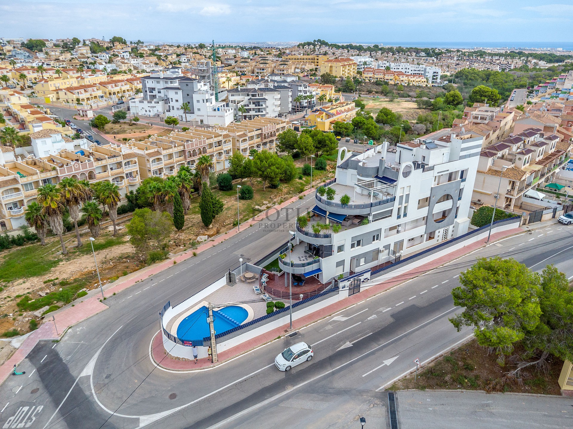 Fin lägenhet i Villamartin med stor terrass, garage och förråd - Lotus Properties
