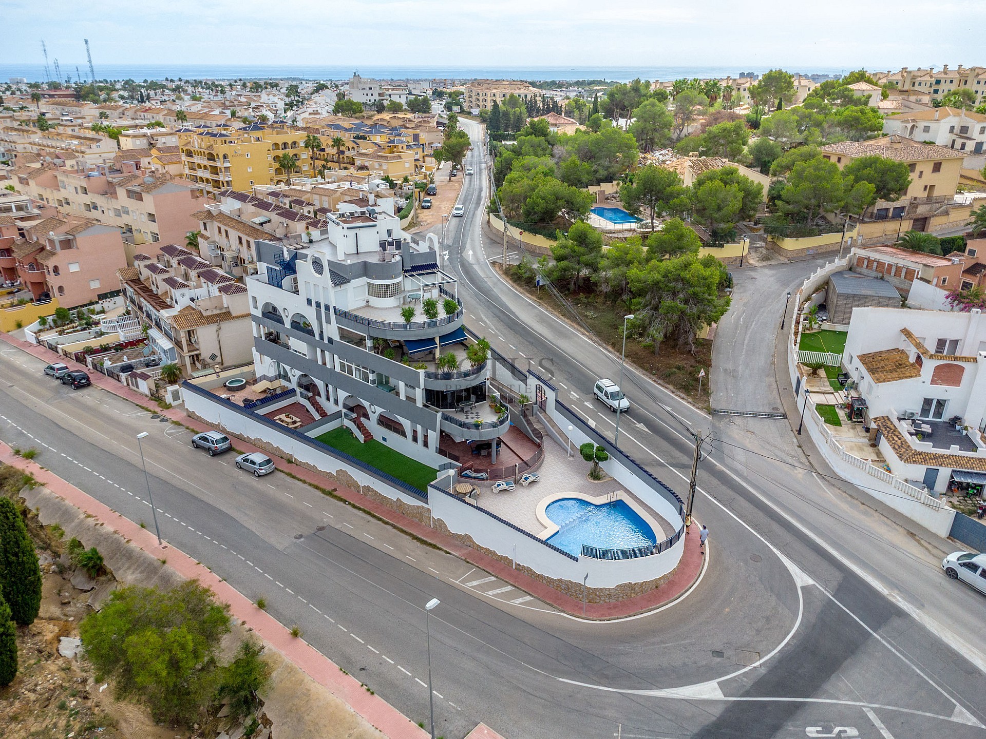 Fin lägenhet i Villamartin med stor terrass, garage och förråd - Lotus Properties