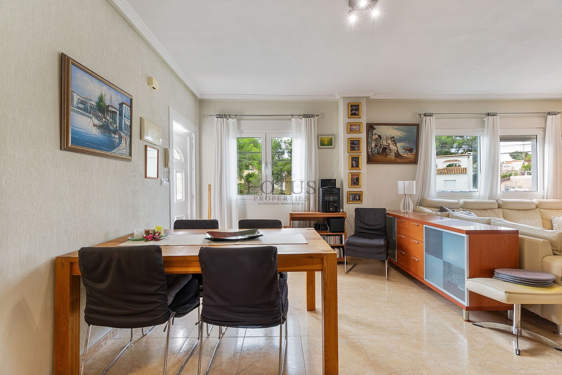 Fin lägenhet i Villamartin med stor terrass, garage och förråd - Lotus Properties