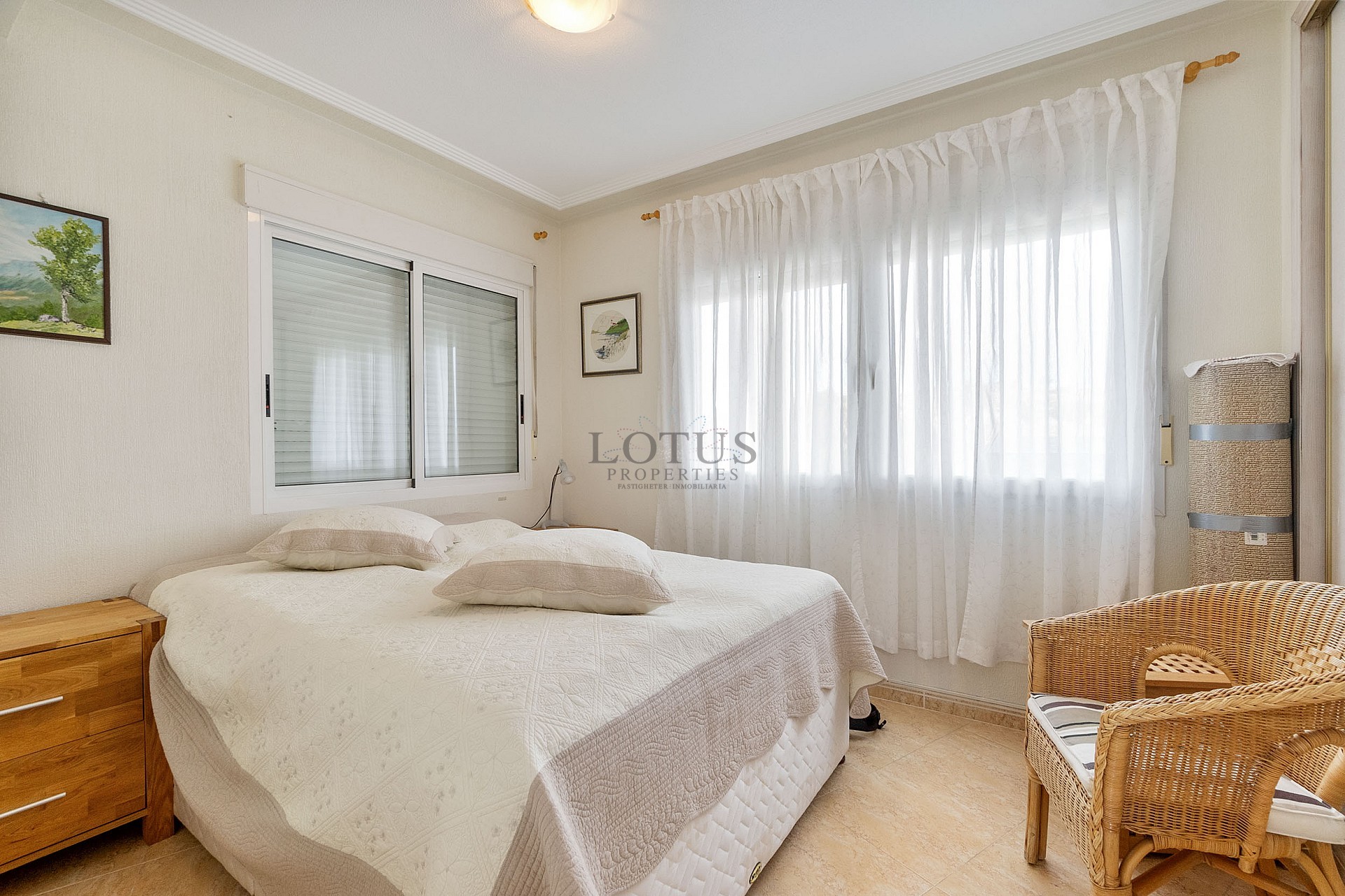 Fin lägenhet i Villamartin med stor terrass, garage och förråd - Lotus Properties