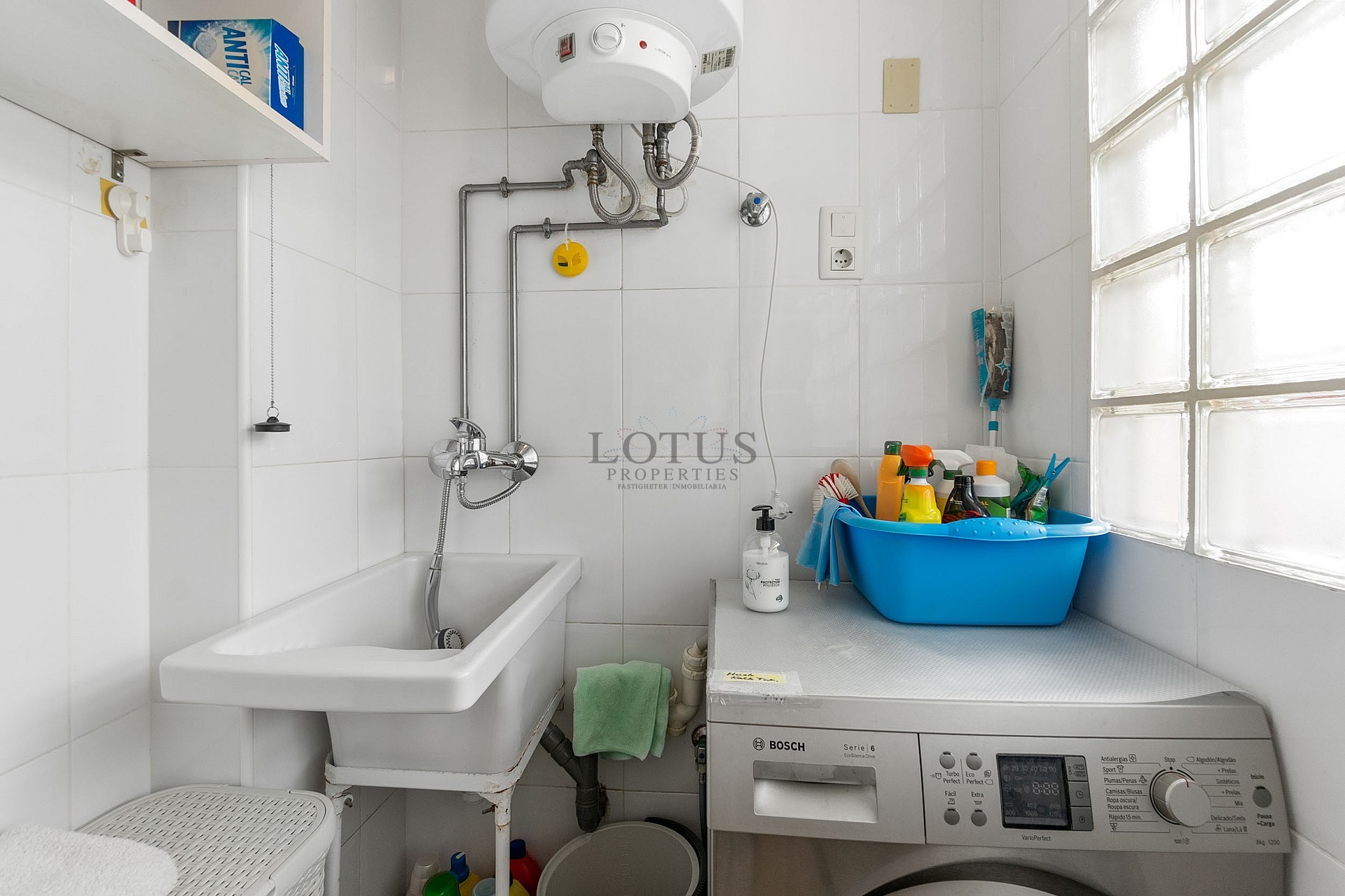 Fin lägenhet i Villamartin med stor terrass, garage och förråd - Lotus Properties