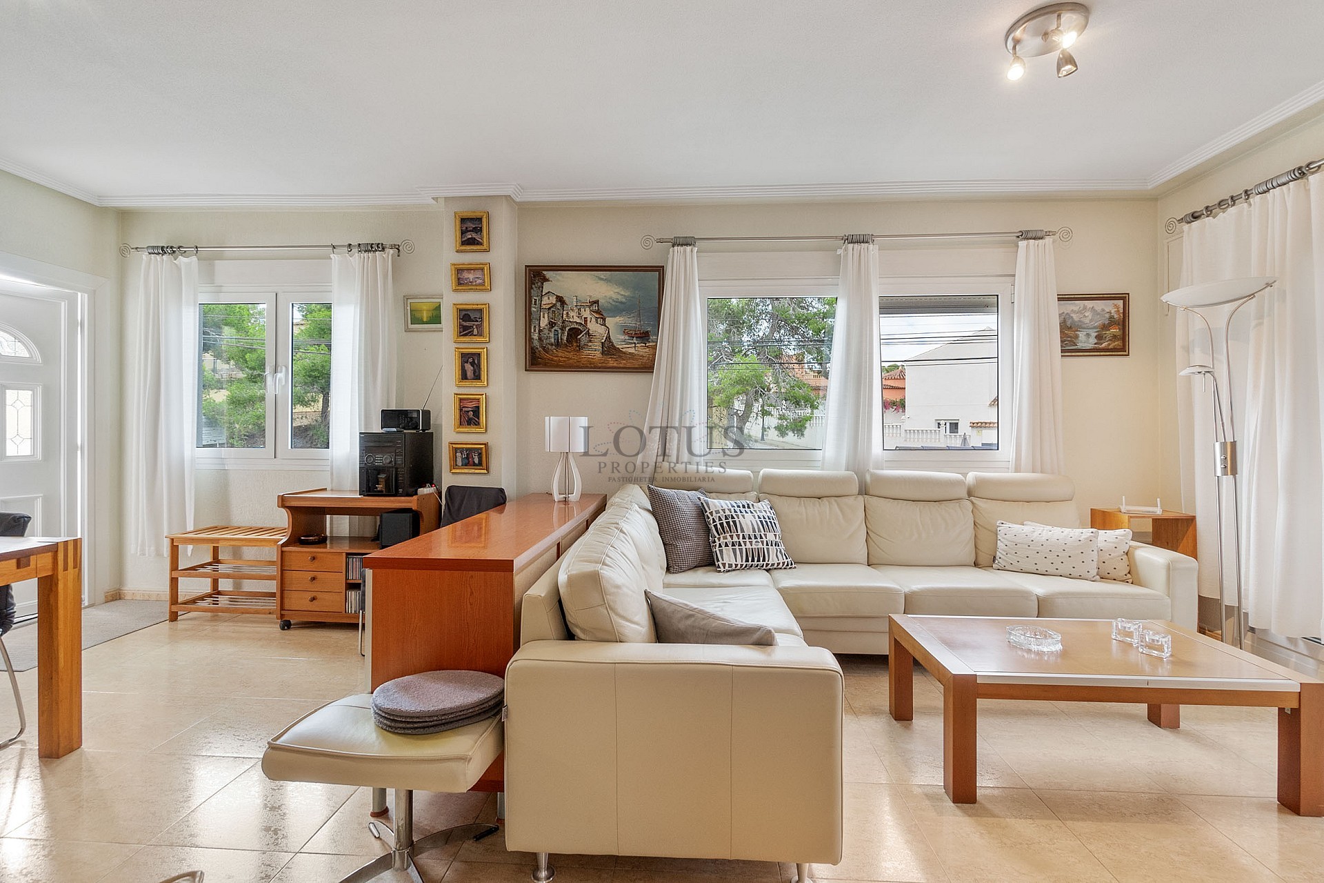 Fin lägenhet i Villamartin med stor terrass, garage och förråd - Lotus Properties