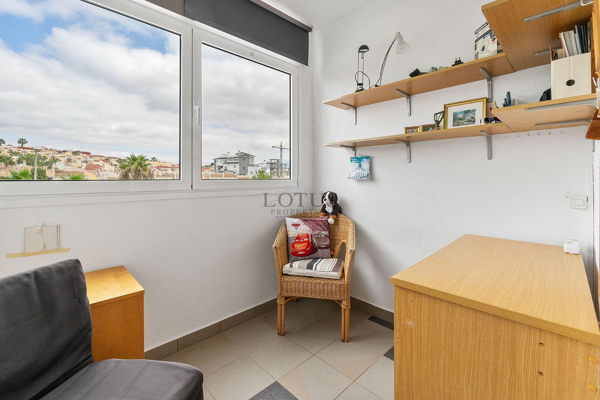 Fin lägenhet i Villamartin med stor terrass, garage och förråd - Lotus Properties