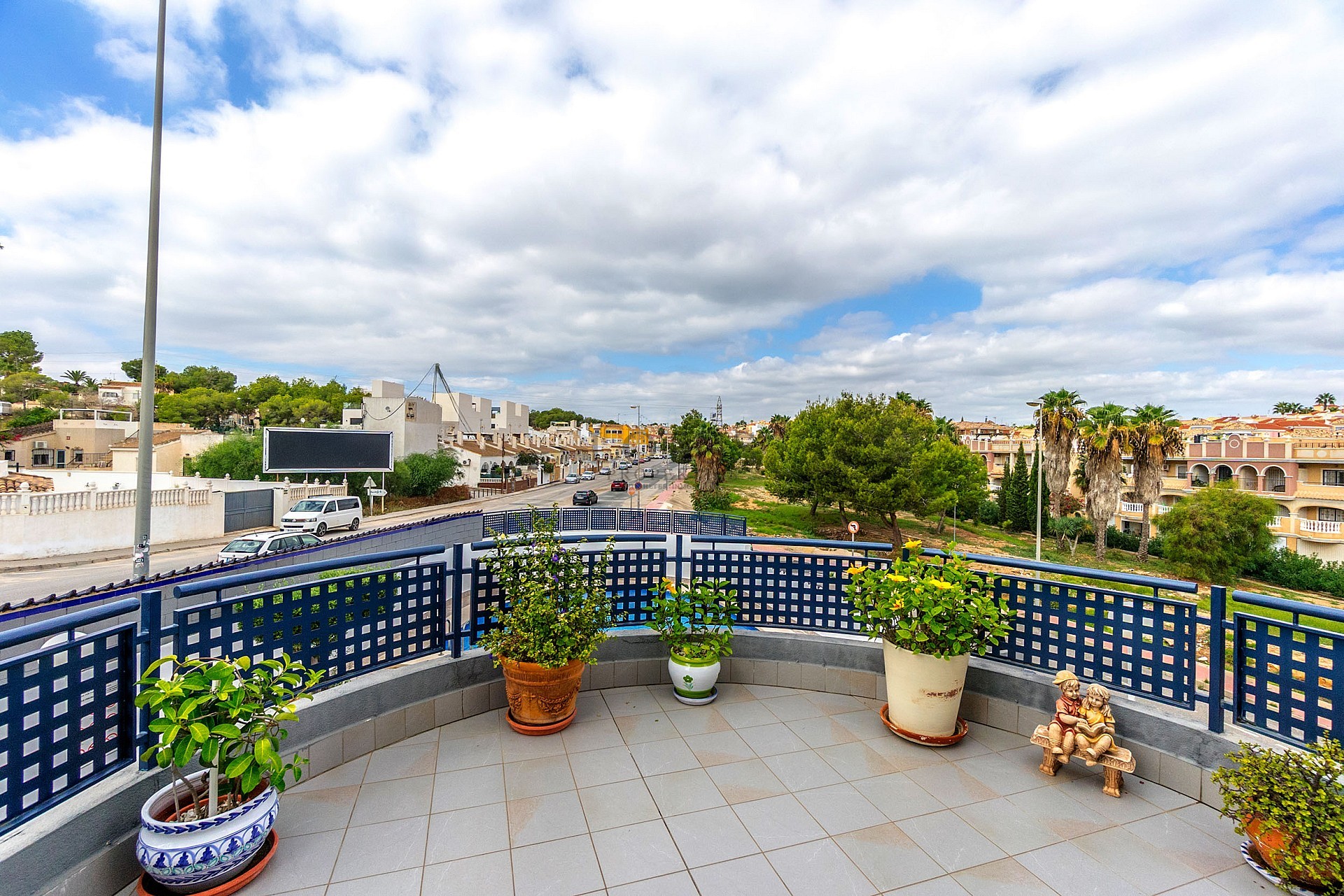 Fin lägenhet i Villamartin med stor terrass, garage och förråd - Lotus Properties