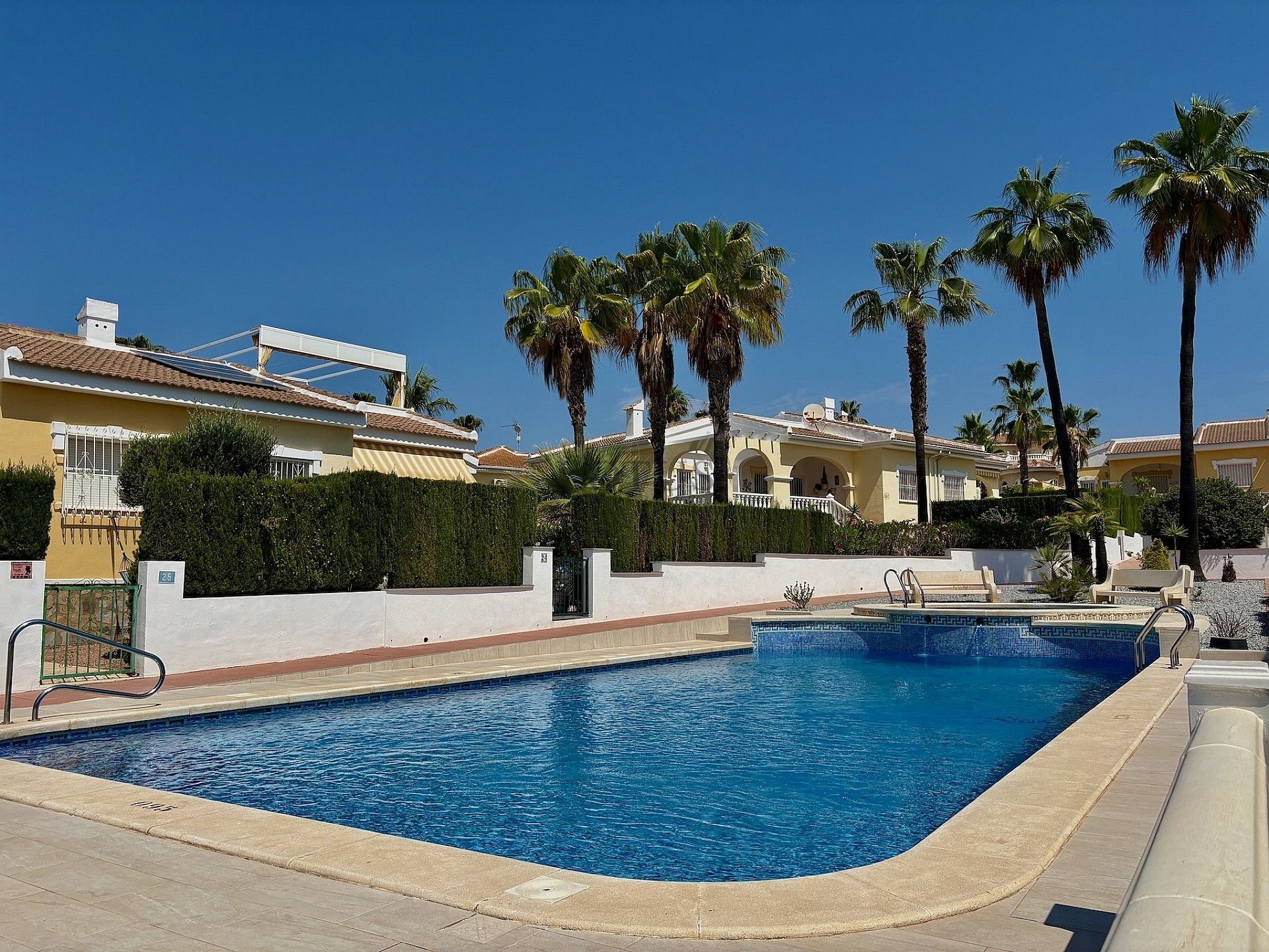 Single-storey semi detached house – Plaza la Fiesta, “Conjunto Romeo” - Lotus Properties