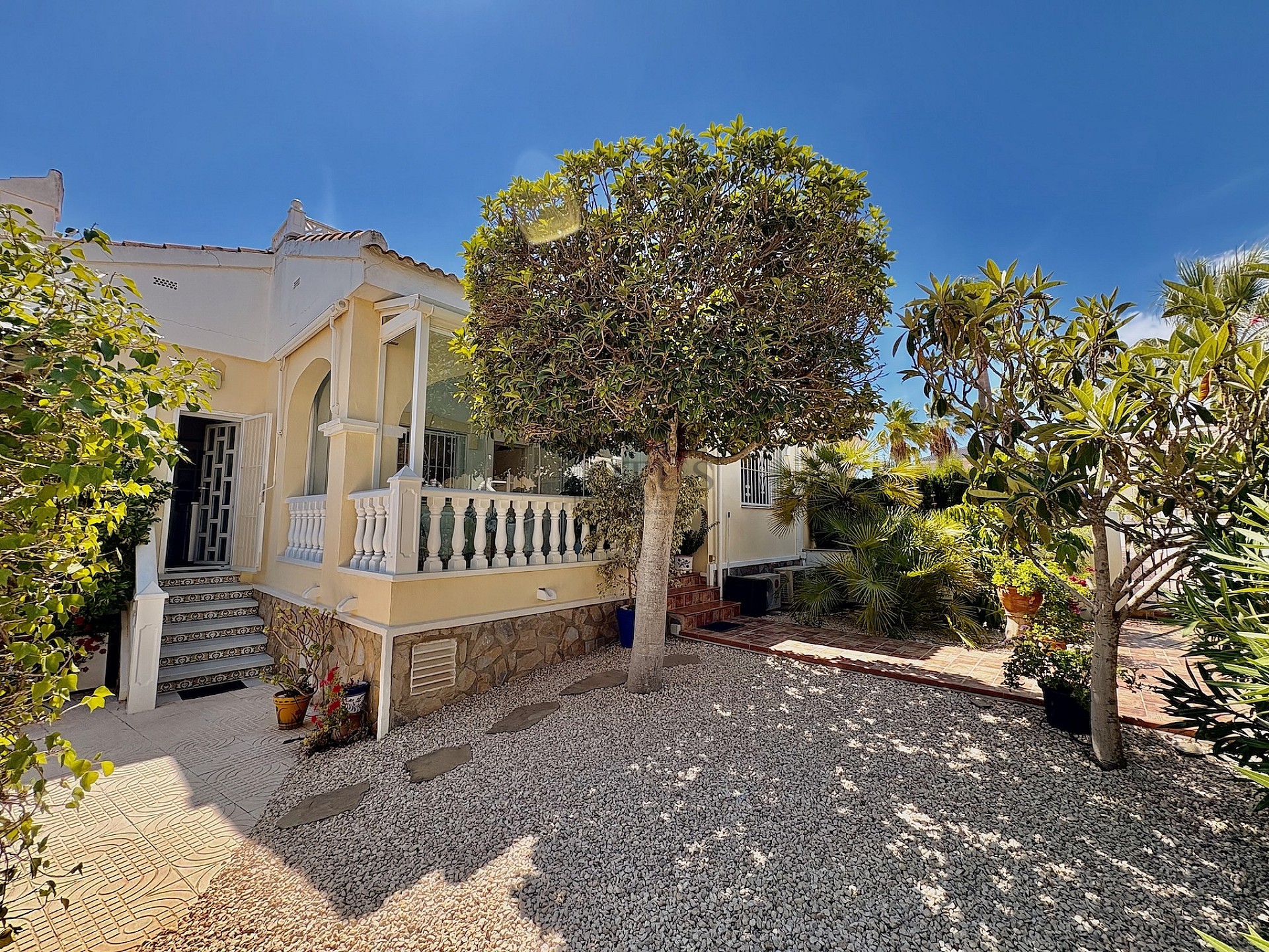 Single-storey semi detached house – Plaza la Fiesta, “Conjunto Romeo” - Lotus Properties