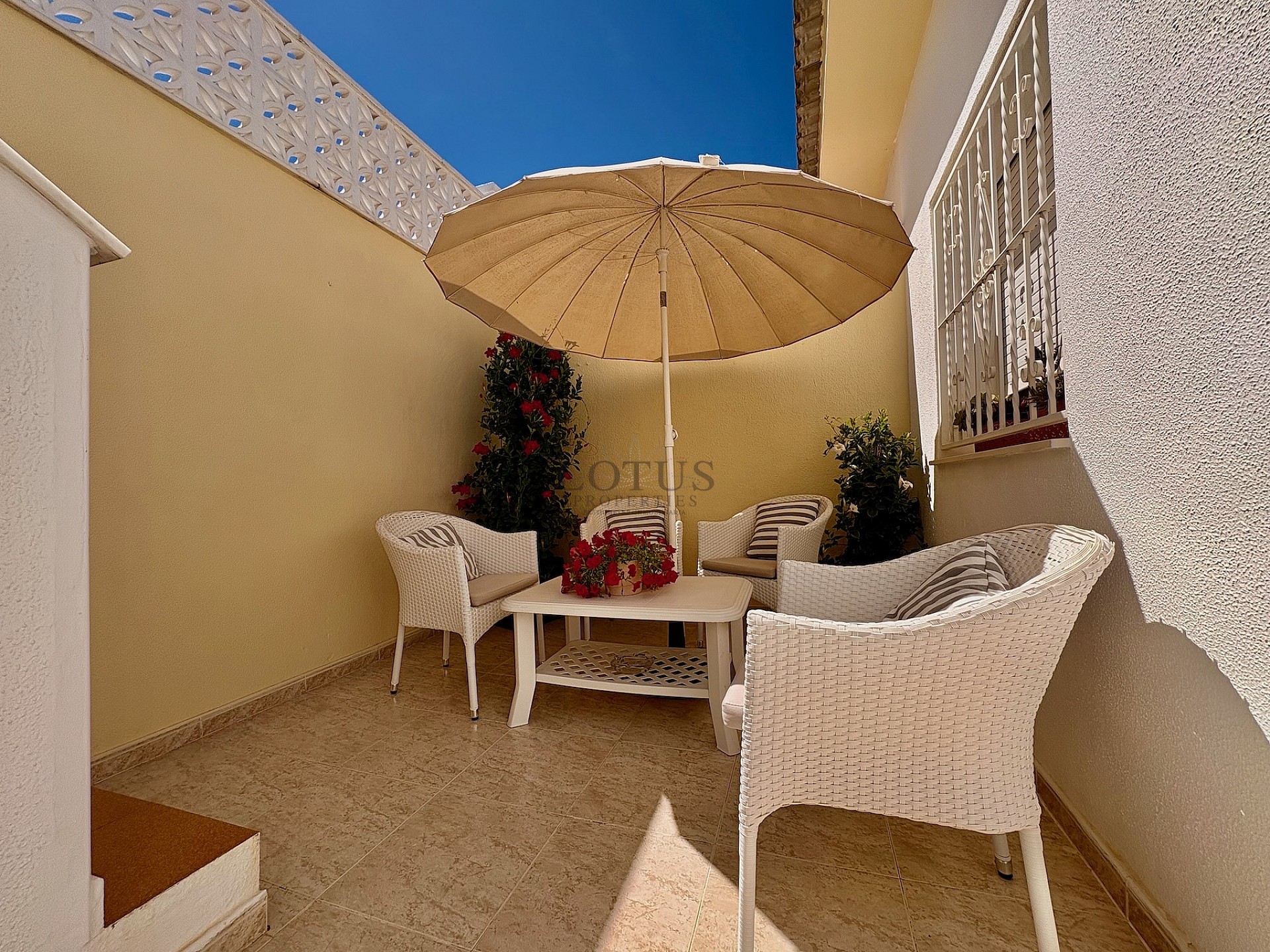 Single-storey semi detached house – Plaza la Fiesta, “Conjunto Romeo” - Lotus Properties